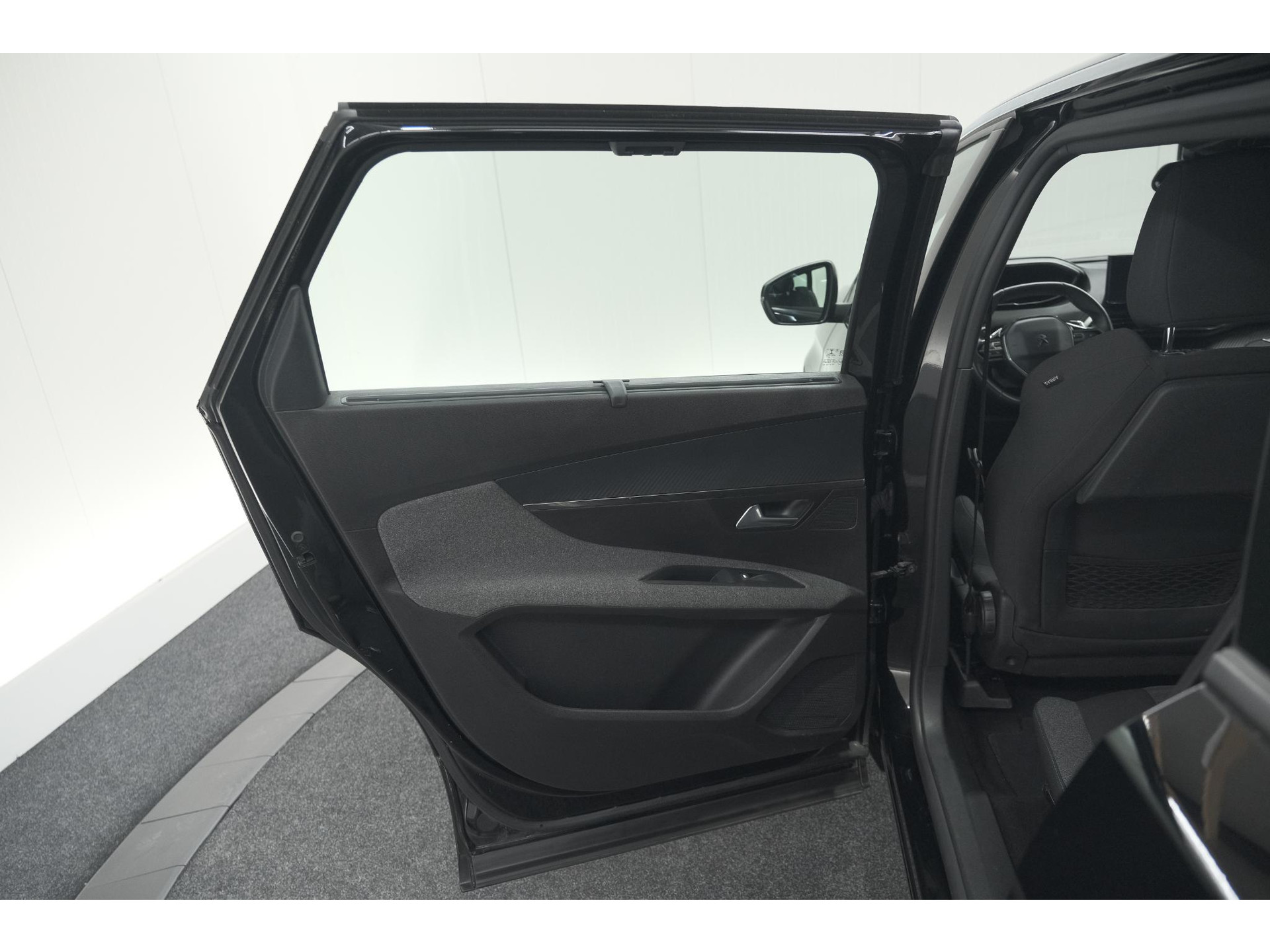 Peugeot 5008 PureTech 130 EAT8 Active Pack Business | 7 Zitplaatsen | Camera | Navigatie | Apple Carplay | Parkeersensoren
