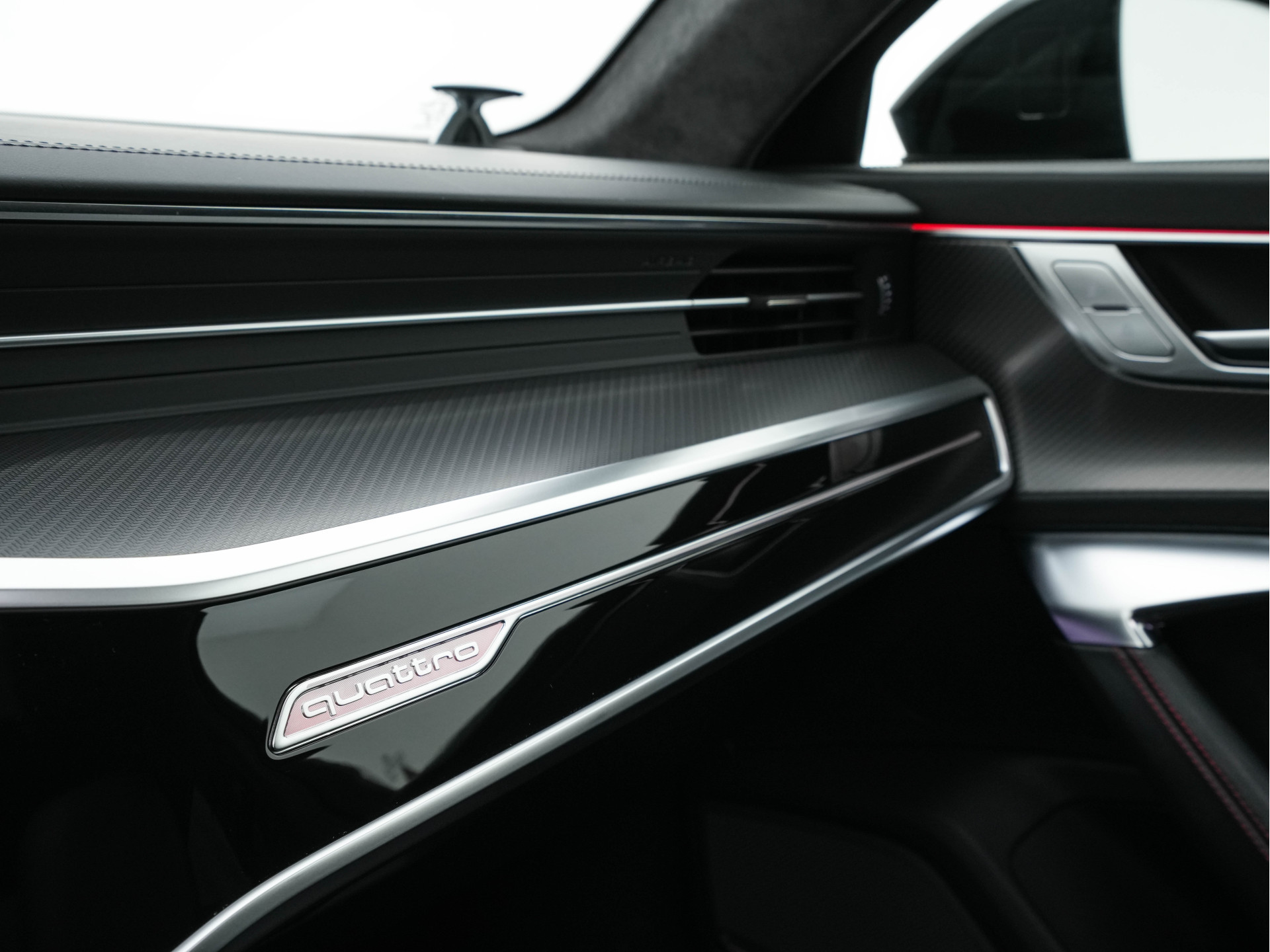 Audi RS6 Avant TFSI Quattro ! FULL-OPTIONS ! (INCL-BTW) Aut. *CERAMIC-BREAKS | VALCONA-LUXURY-LEATHER | HEAD-UP | LASER-LIGHT | BANG&OLUFSEN-ADVANCED | SOFT-CLOSE | ADAPTIVE-CRUISE | BLINDSPOT | TOP-VIEW | MEMORY-PACK | DAB+ | ...