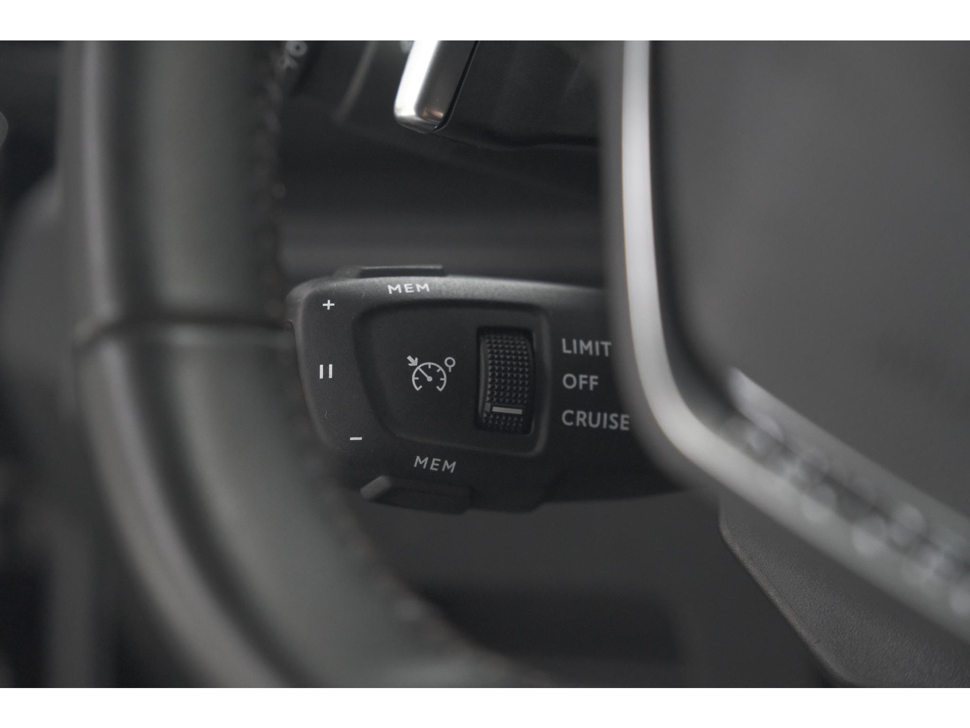 Peugeot 5008 PureTech 130 EAT8 Active Pack Business | 7 Zitplaatsen | Camera | Navigatie | Apple Carplay | Parkeersensoren
