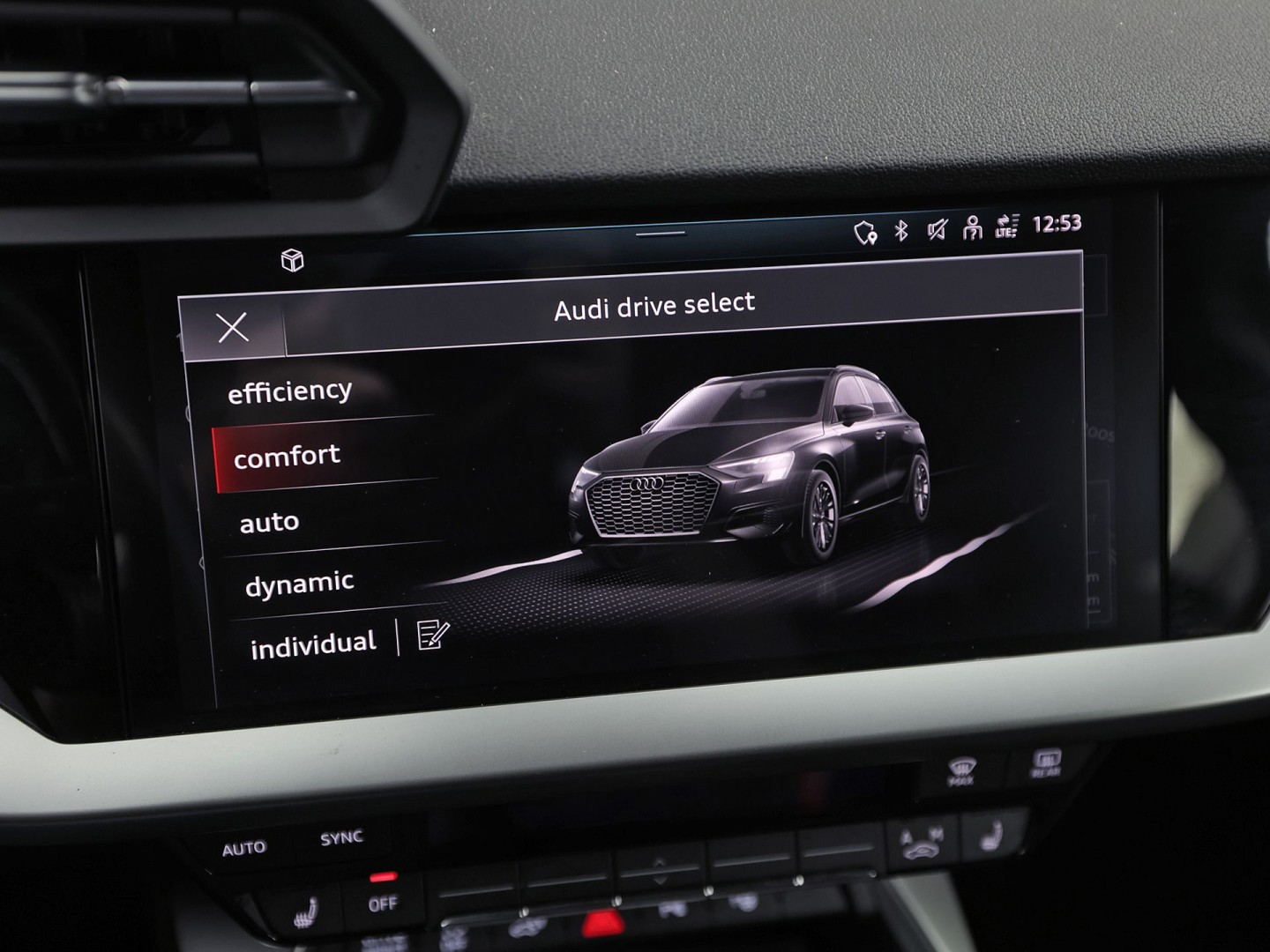 Audi A3 Sportback 40 TFSI e Sport 204Pk Automaat (APPLE CARPLAY, GROOT NAVI, LEDER, STOELVERWARMING, SPORTSTOELEN, ADAPTIVE CRUISE, GETINT GLAS, NIEUWSTAAT)