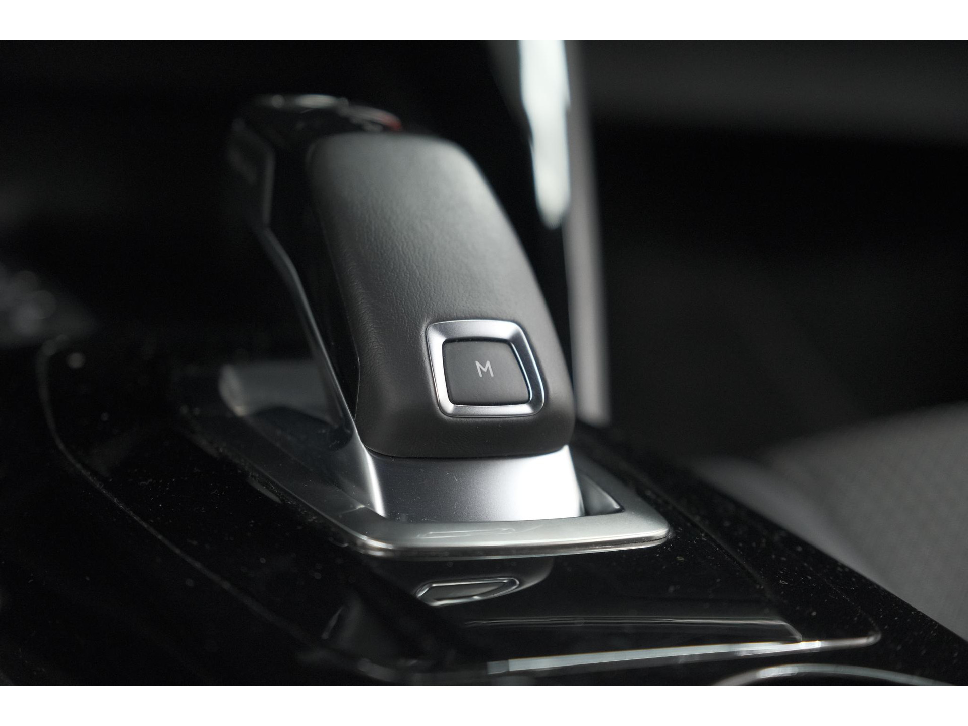 Peugeot 208 PureTech 130 EAT8 GT-Line | Camera | Adaptieve Cruise Control | Stoelverwarming | Navigatie