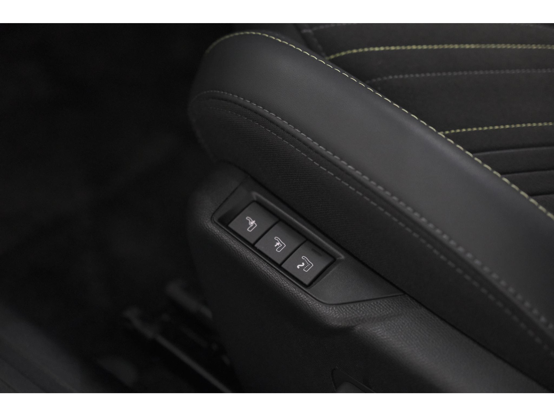 Peugeot 2008 PureTech 130 EAT8 GT | 360 Camera | Stoelmassage | Adaptieve Cruise Control | Dodehoekdetectie