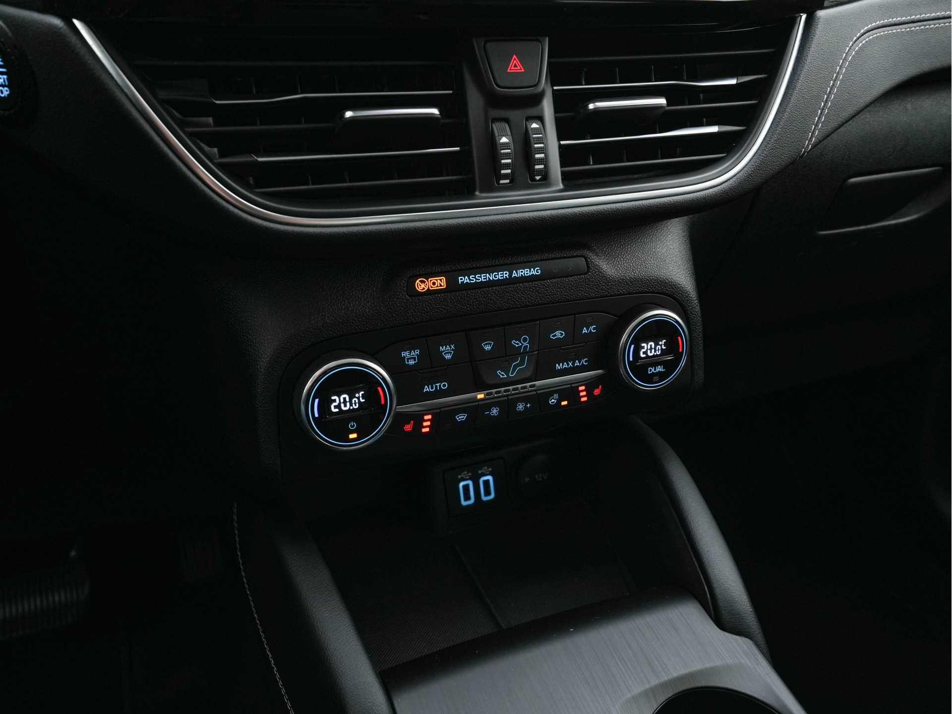 Ford Kuga 2.5 PHEV Vignale (Plug-In) (INCL-BTW) Aut. *LEATHER | DIGI-COCKPIT | FULL-LED | KEYLESS | DAB | CARPLAY | NAVI-FULLMAP | MEMORY-PACK | HEATED-COMFORTSEATS | PRIVACY-GLASS | TOWBAR | 18''ALU*