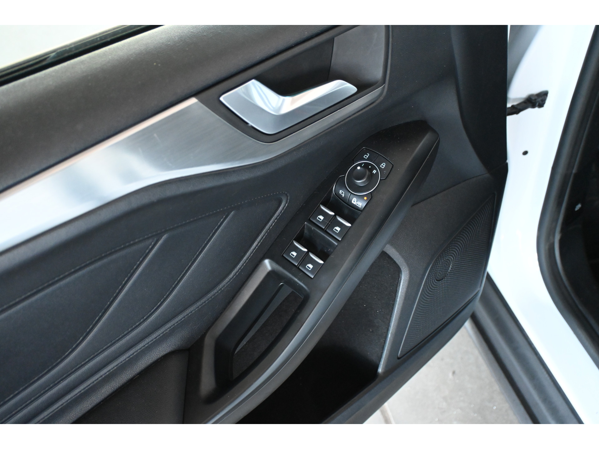 Ford Focus Wagon 1.0 EcoBoost Titanium X Business Clima Navigatie LED 1e Eigenaar Rijklaarprijs! Inruil Mogelijk!