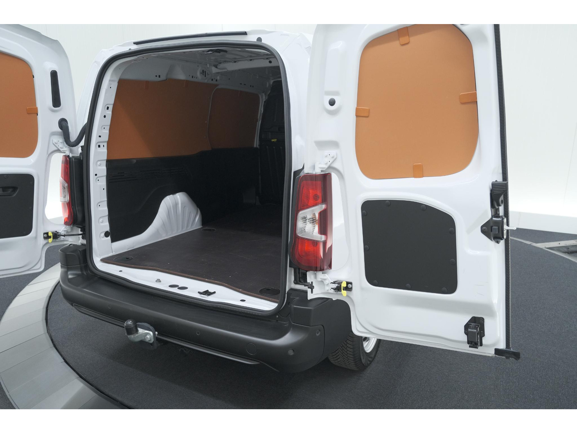 Peugeot Partner 1.5 BlueHDi 130 EAT8 S&S L2 | Trekhaak | Camera | Betimmering Laadruimte