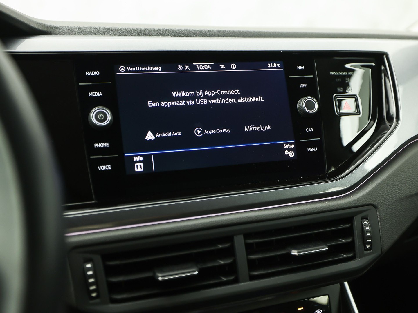 Volkswagen Polo 1.0 TSI Sport Automaat (VIRTUAL COCKPIT, APPLE CARPLAY, GROOT NAVI, CLIMATE, SPORTSTOELEN, LED KOPLAMPEN, GETINT GLAS, PARKEERSENSOREN, NIEUWSTAAT)