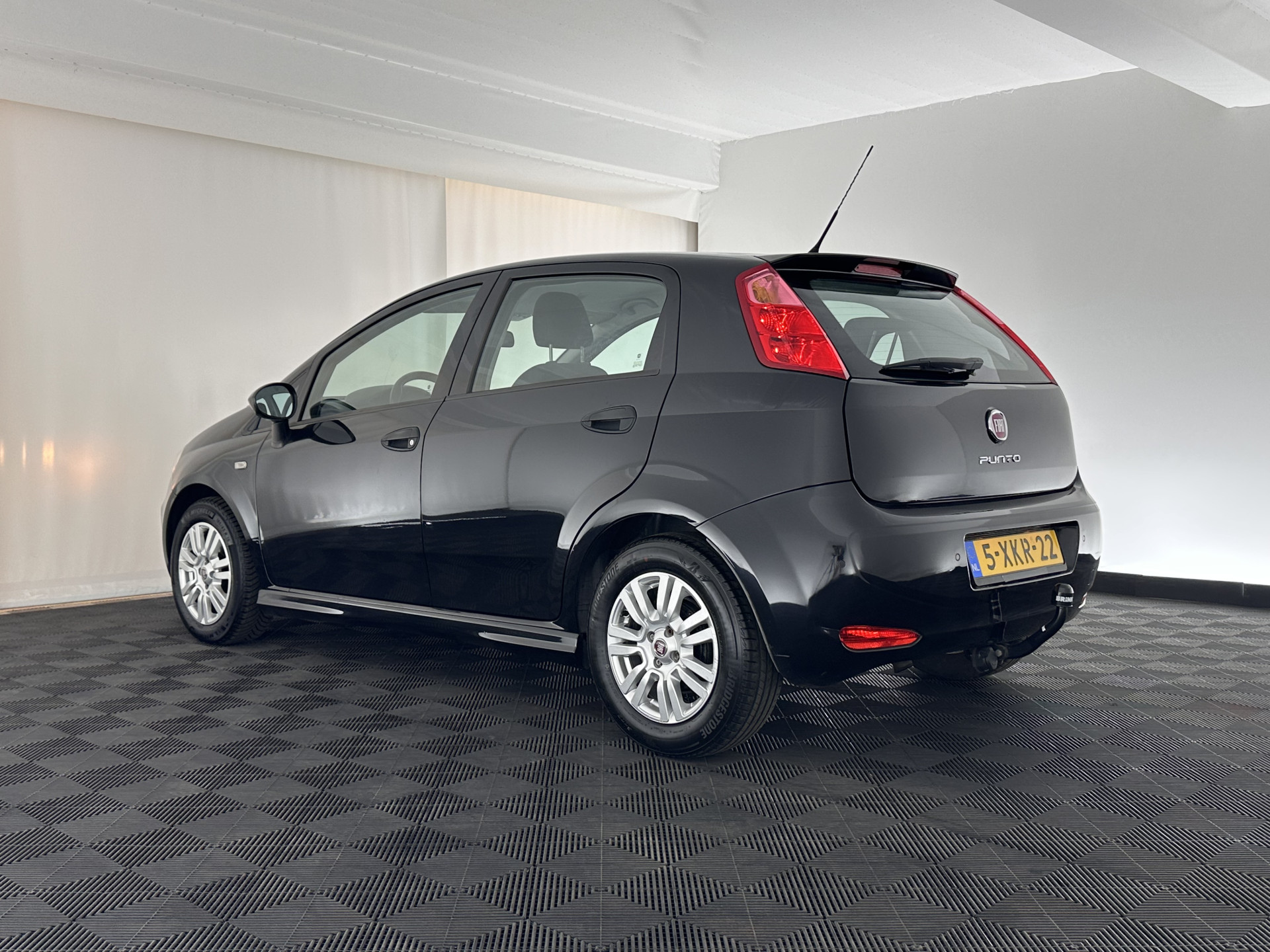 Fiat Punto Evo 1.3 M-Jet Street Pack-Easy *AIRCO | CRUISE | COMFORT-SEATS | SIDE-SKIRTS | PDC | TOWBAR | RADIO-CD | 15"ALU*