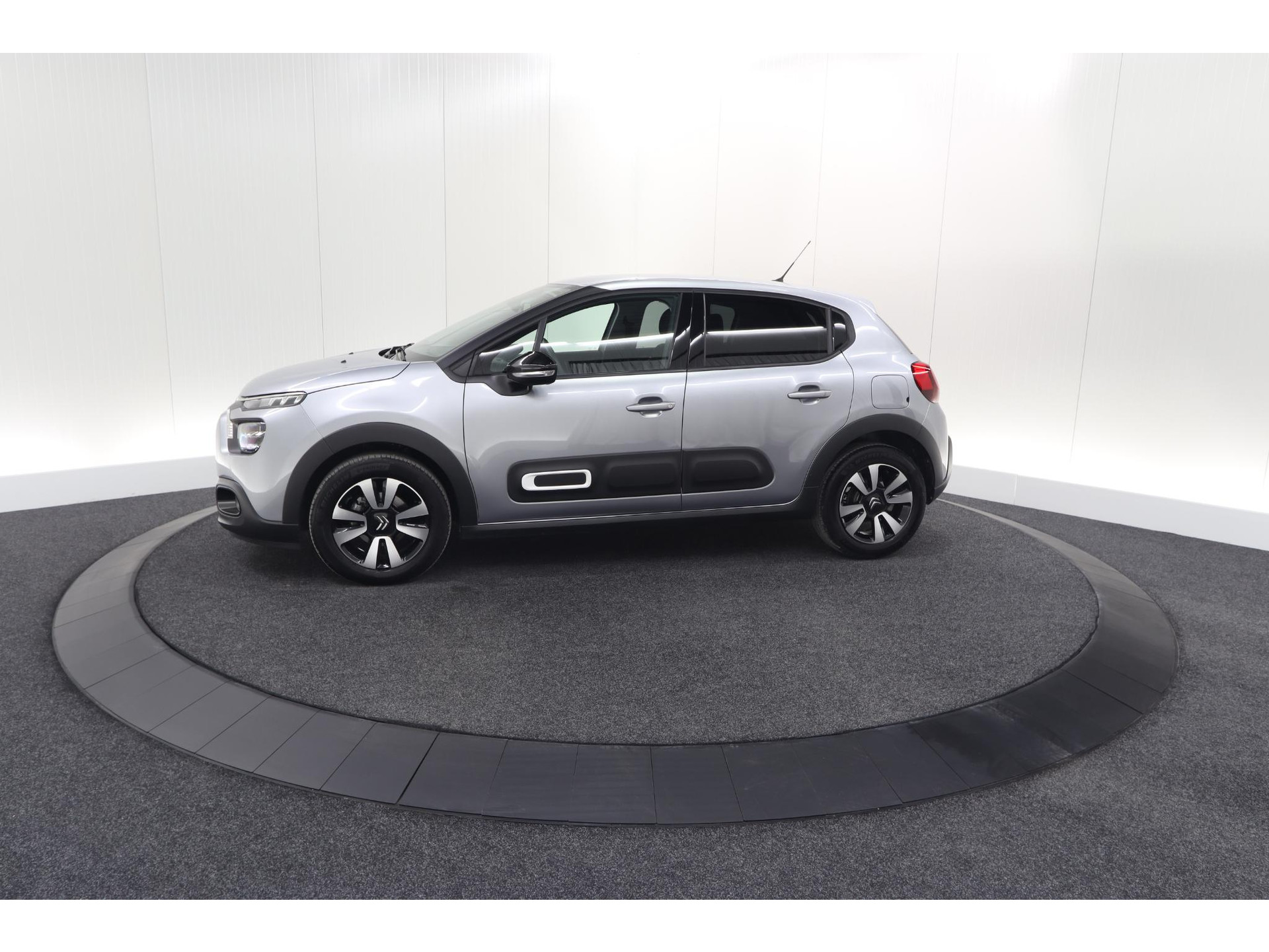 Citroen C3 PureTech 110 EAT6 Max | Parkeersensoren | Apple Carplay | 16 Inch Lichtmetalen Velgen