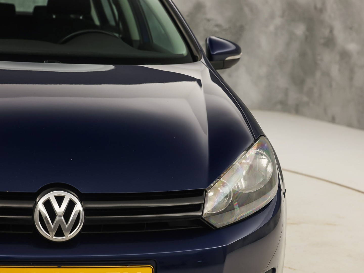 Volkswagen Golf 1.4 Sportline (CLIMATE, GETINT GLAS, LM VELGEN, SPORTSTOELEN, ARMSTEUN, NIEUWE APK, NIEUWSTAAT)
