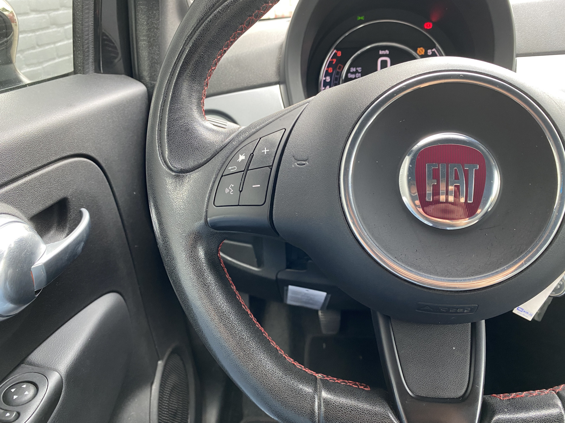 Fiat 500 C 0.9 TwinAir Turbo 500S Sport | leder interieur | climate control | parkeersensoren | all season banden | NL auto