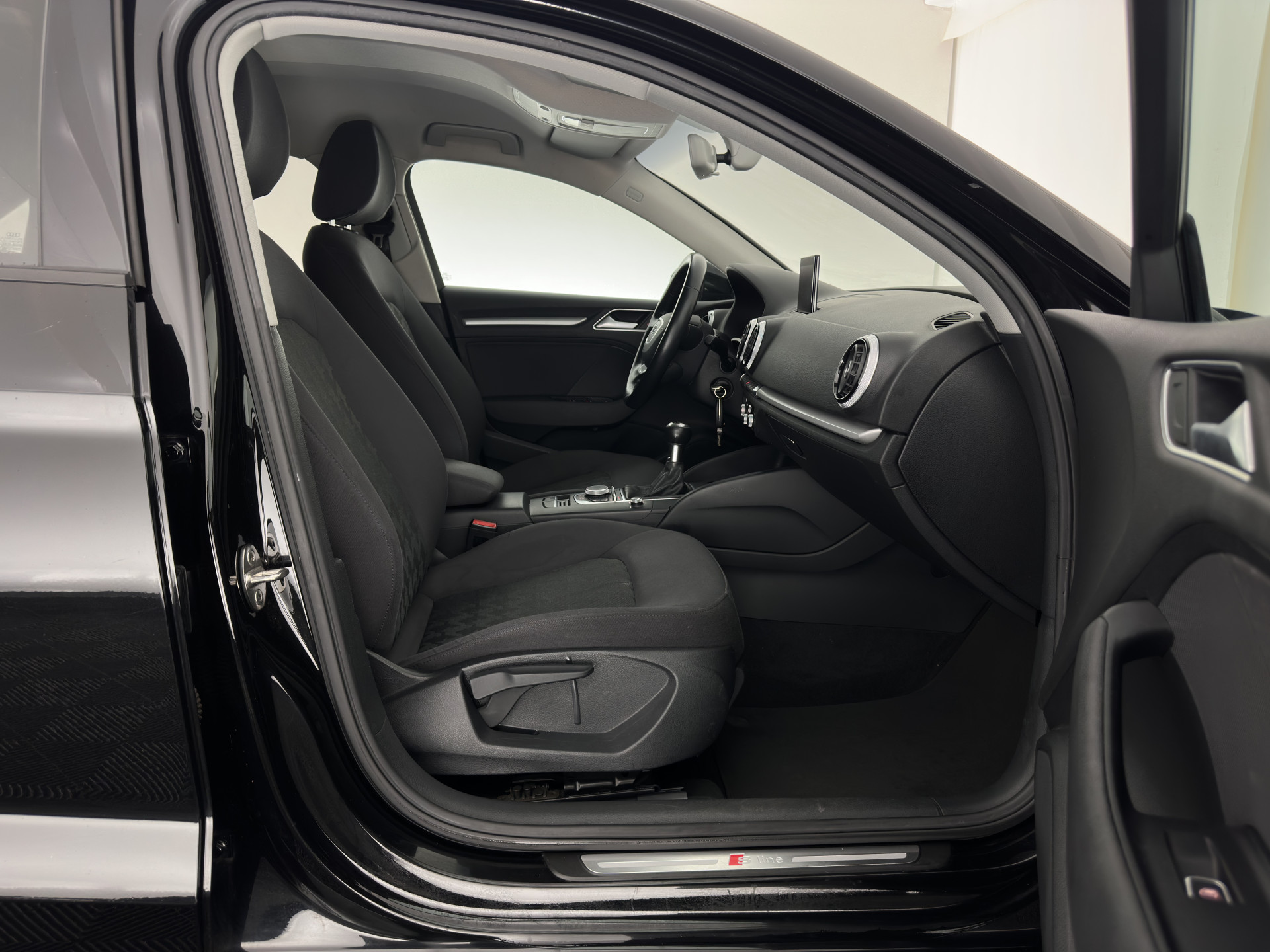 Audi A3 Limousine 1.6 TDI S-Line Ambition Sport Edition *XENON | NAVI-FULLMAP | COMFORT-SEATS | PRIVACY-GLASS | ECC | PDC | CRUISE | 18''ALU*