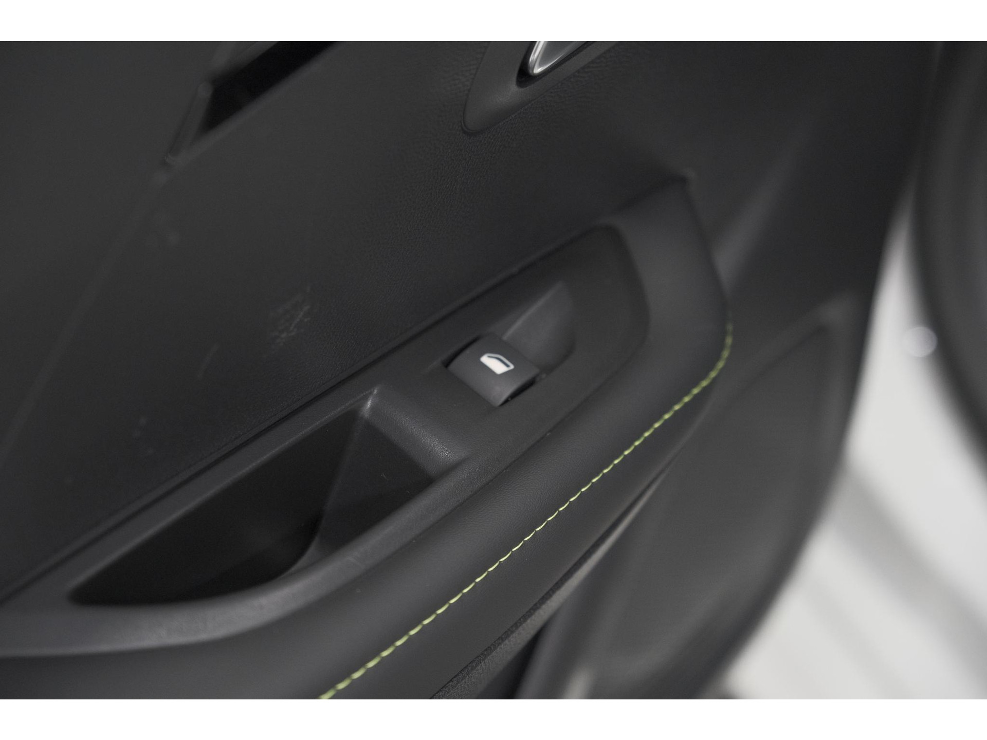 Peugeot e-208 EV GT 50 kWh | 93,7% SOH | Black Pack | Dodehoekdetectie | Camera | Apple Carplay