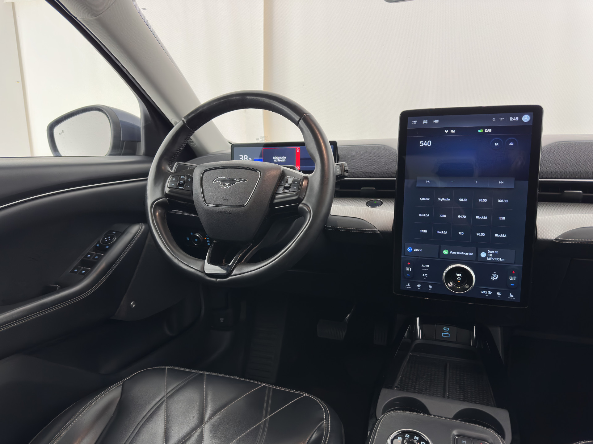 Ford Mustang Mach-E RWD 75 kWh [3-Fase ] {SOH-90%} (INCL-BTW) Aut.*LEATHER | FULL-LED | DAB | DIGI-COCKPIT | KEYLESS | NAVI-FULLMAP | CARPLAY | HEATED-COMFORTSEATS | TOPVIEW |  ADAPTIVE-CRUISE | PRIVACY-GLASS | 18'' ALU*