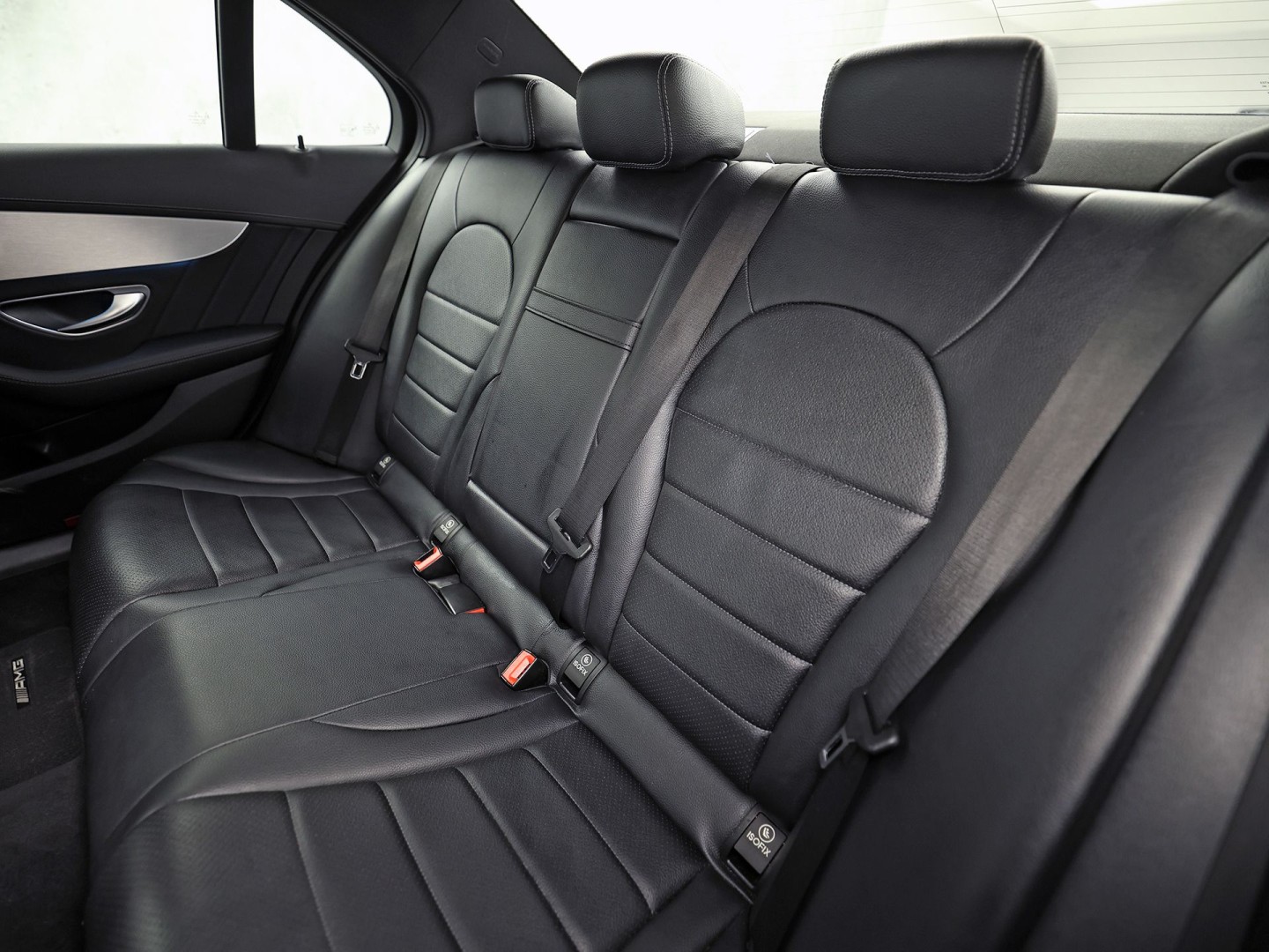 Mercedes-Benz C-Klasse 250 AMG Sport 211Pk Automaat (NAVIGATIE, RODE REMKLAUWEN, LEDER, STOELVERWARMING, ELEK SPORTSTOELEN, GETINT GLAS, SFEERVERLICHTING, NIEUWSTAAT)