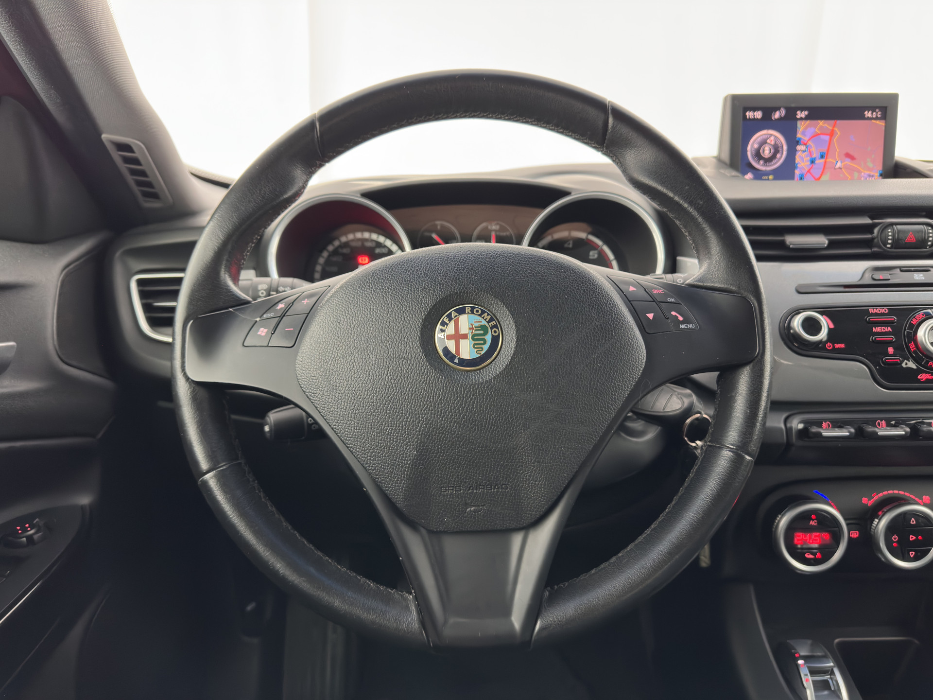 Alfa Romeo Giulietta 1.6 JTDm Distinctive *NAVI-FULLMAP | SPORT-SEATS | ECC | PDC | CRUISE | 17''ALU*