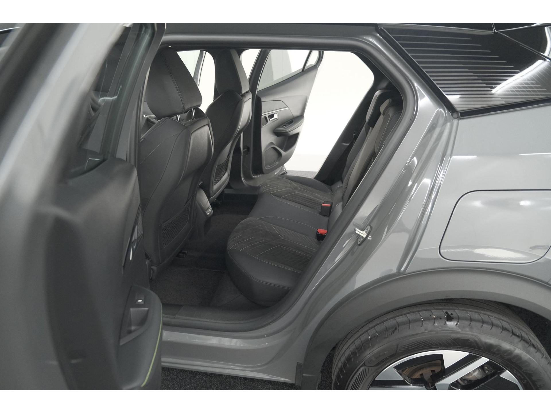 Peugeot 2008 PureTech 130 EAT8 GT | 360 Camera | Stoelmassage | Adaptieve Cruise Control | Dodehoekdetectie