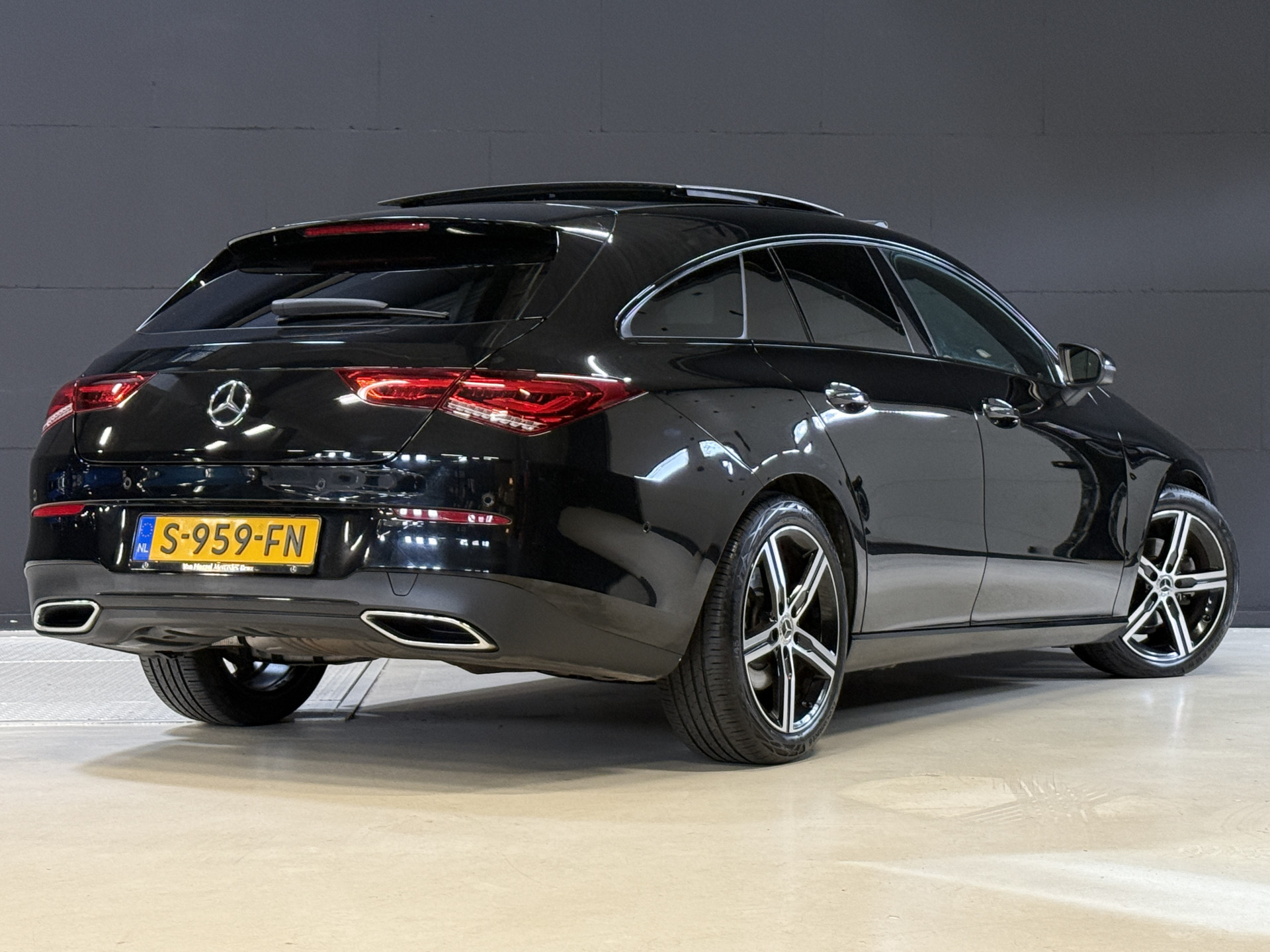 Mercedes-Benz CLA-klasse Shooting Brake 180 Luxury Line | Panoramadak | Leder | Camera | Sfeerverlichting