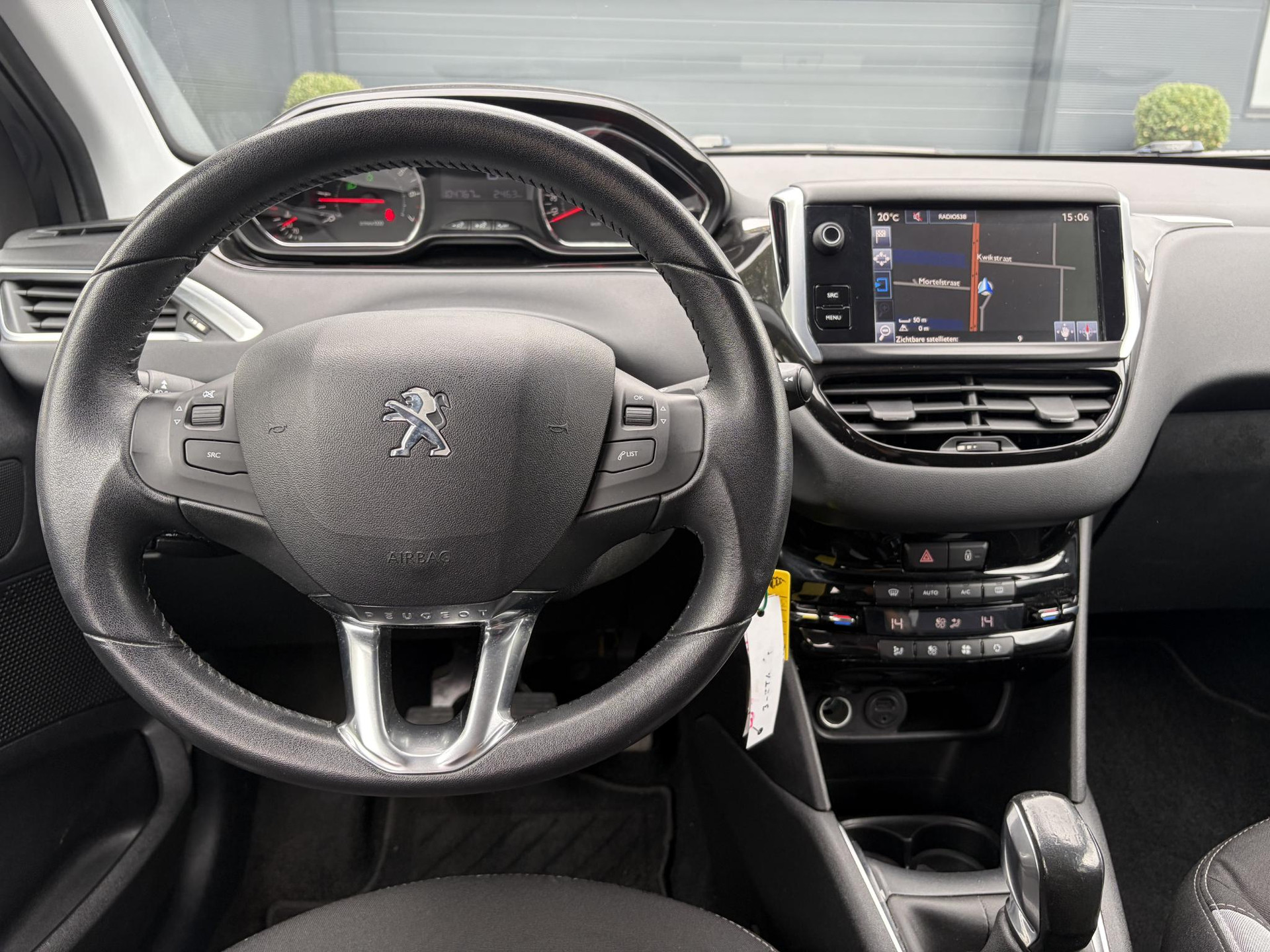 Peugeot 208 1.2 PureTech Style Pack 1e Eigenaar l Navi l Clima l Cruise l 5 Deurs l Lm velgen l Pdc l N.A.P l Apk tot 04-2027