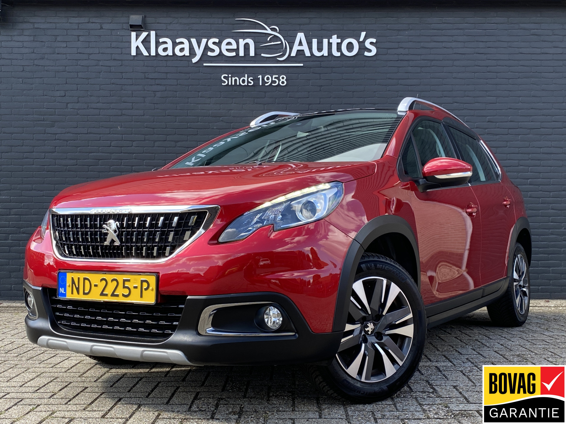 Peugeot 2008 1.2 PureTech Allure AUT. | dealer onderh. | panoramadak | trekhaak | navigatie | cruise control | all season banden