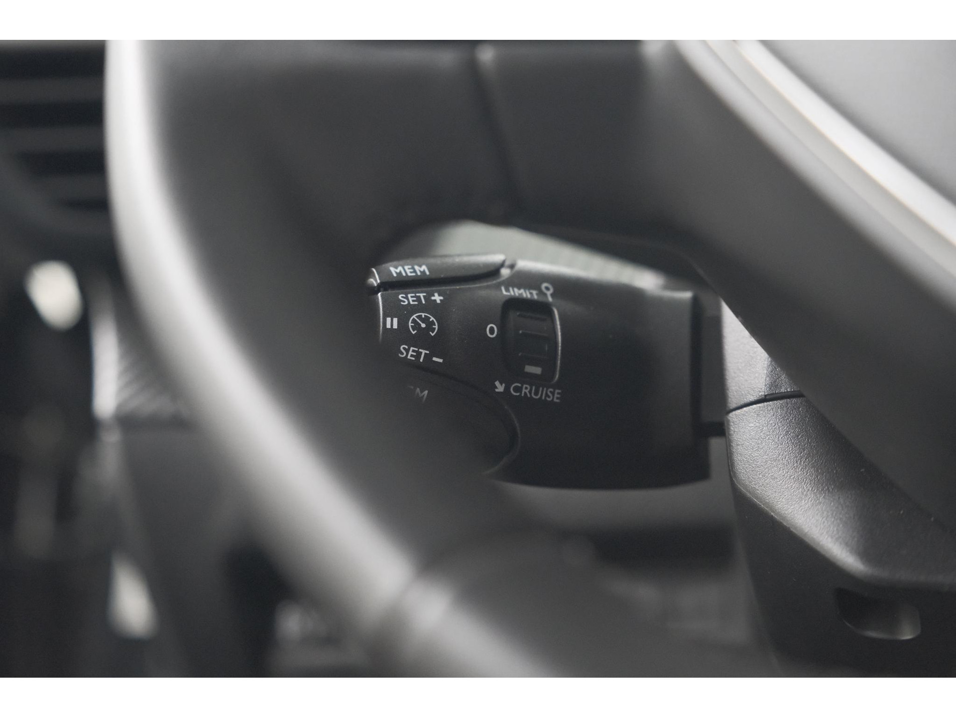 Peugeot 2008 PureTech 130 Active | Camera | Apple Carplay | Parkeersensoren | Stoelverwarming