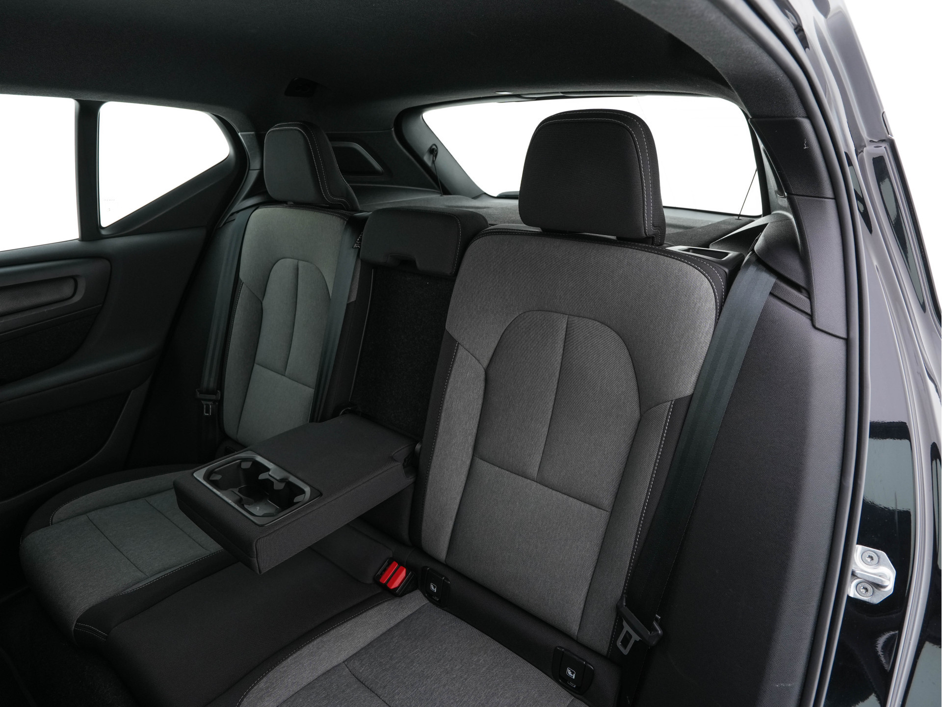 Volvo XC40 1.5 T5 Recharge Business Pro ( PLUG-IN ) (INCL-BTW) *AUT | NAVI-FULLMAP | DIGI-COCKPIT | CLIMA | KEYLESS | DAB | HEATED-SPORTSEATS | FULL-LED | ADAPTIVE-CRUISE | CAMERA | 18'' ALU*