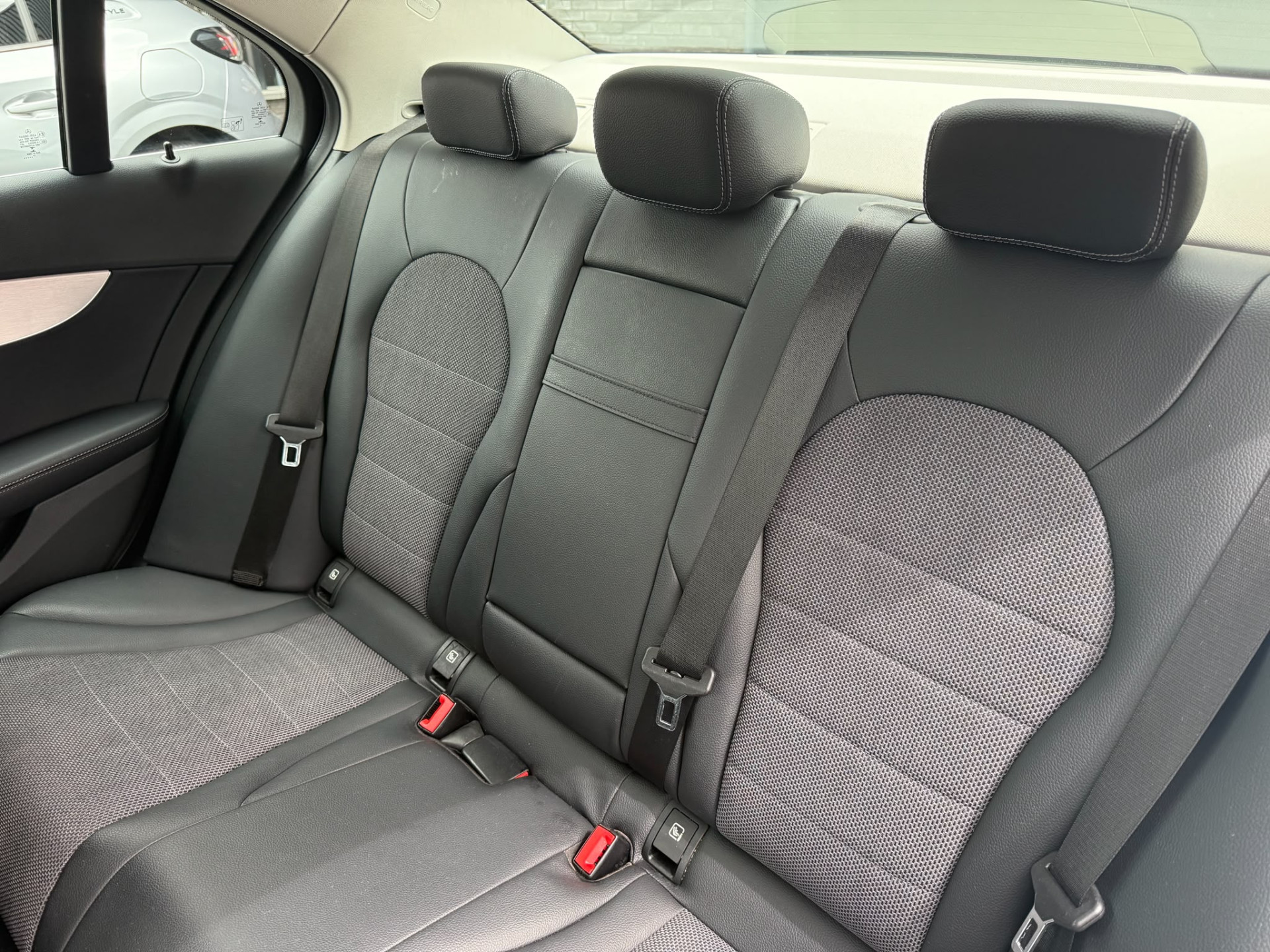 Mercedes-Benz C-klasse 200 Premium Plus | 1E EIGENAAR | 3/6/12MND GARANTIE| LED | CRUISE | SFEER | STOELVERWM. | NAVI |