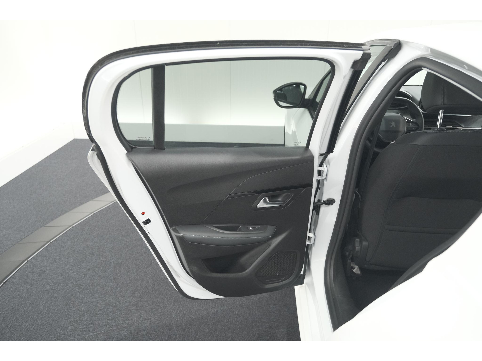 Peugeot 208 PureTech 100 PK Allure | Apple Carplay | Parkeersensoren | Lichtmetalen velgen