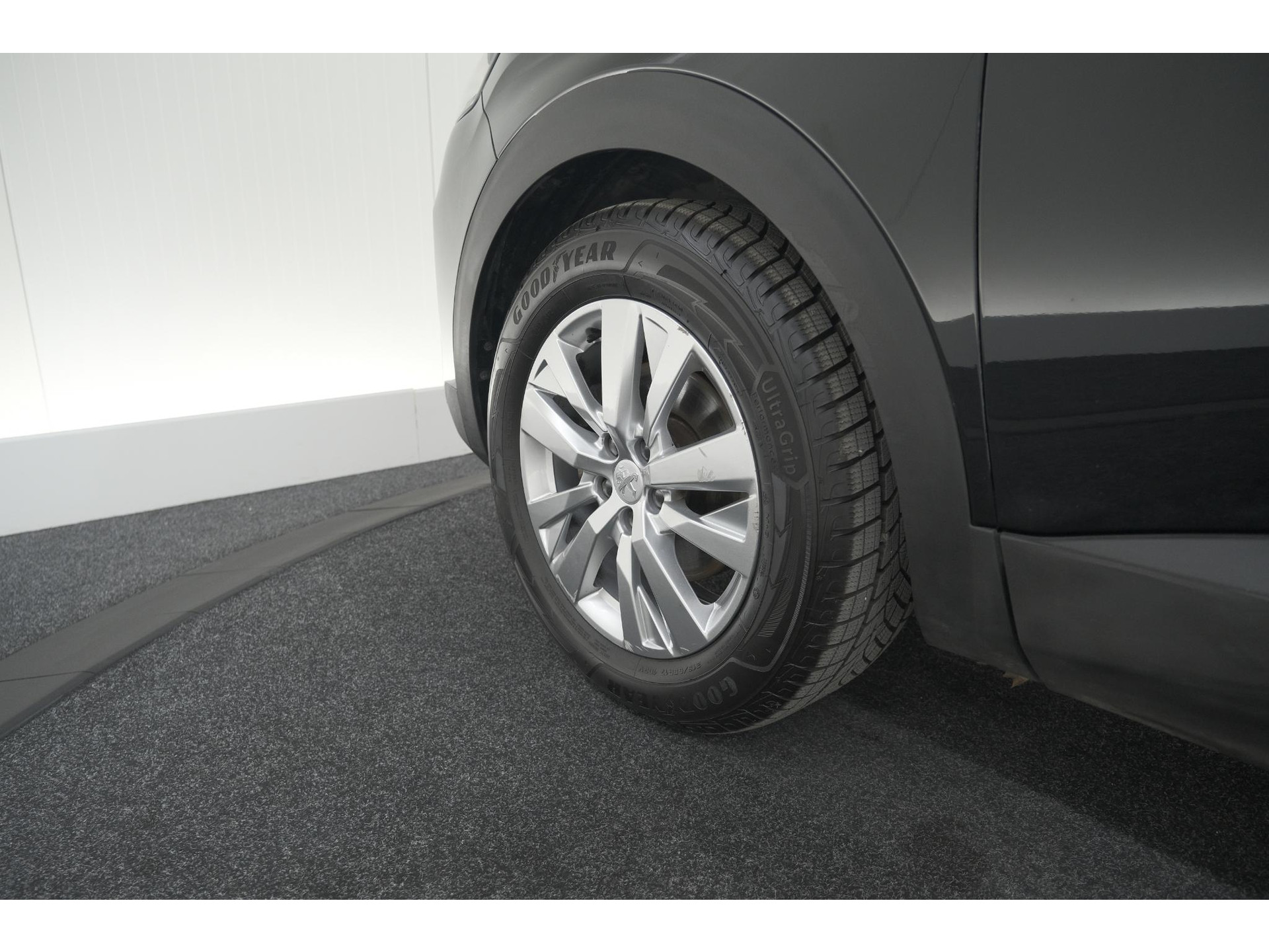 Peugeot 5008 PureTech 130 EAT8 Active Pack Business | 7 Zitplaatsen | Camera | Navigatie | Apple Carplay | Parkeersensoren