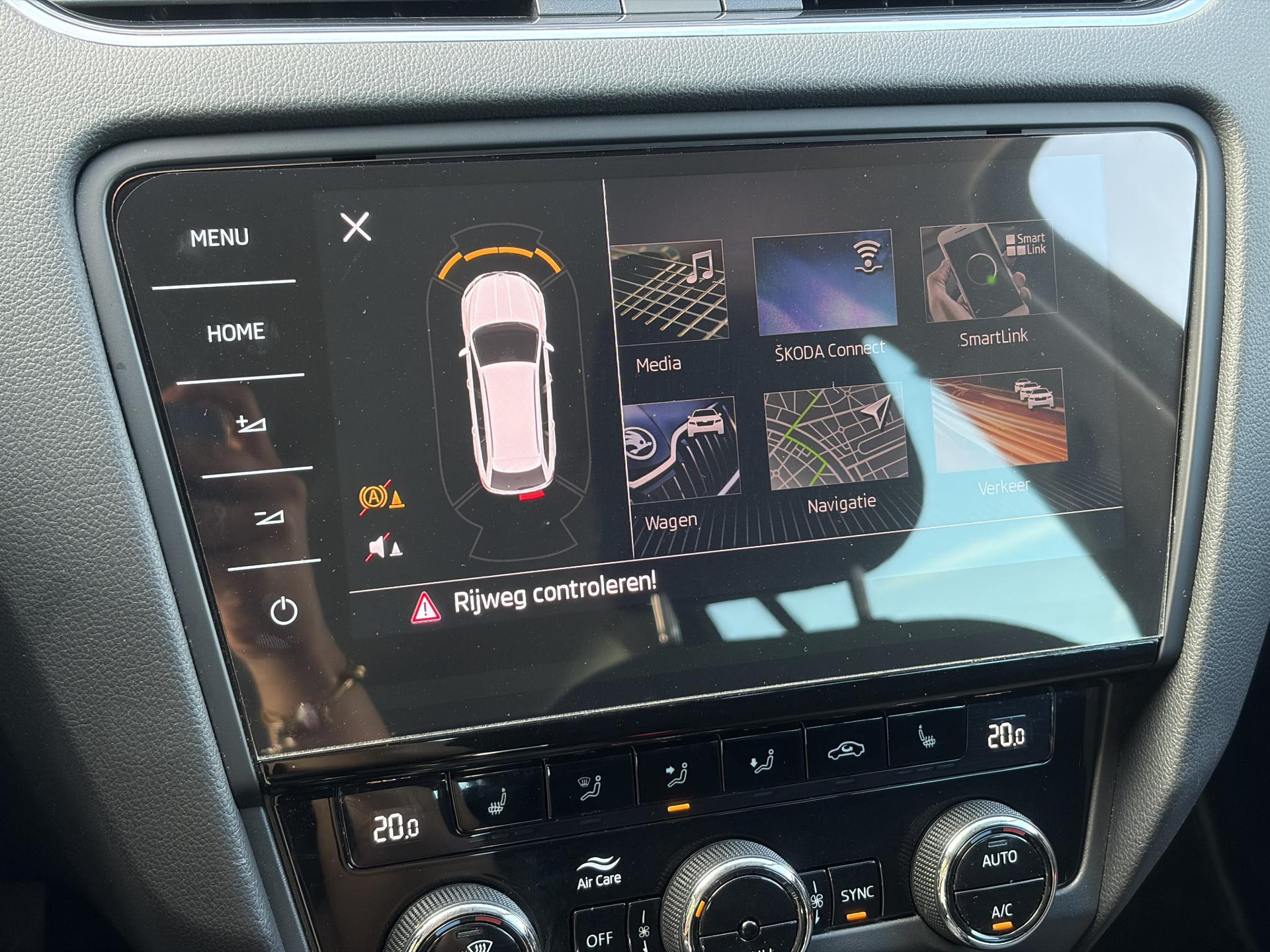 Skoda Octavia Combi 1.5 TSI Greentech Style Business 2e Eigenaar,Draadloze telefoonlader,Carplay,Camera,Navi,Trekhaak,150pk,Pdc V+A,Keyless,Clima,Cruise,Elekt.Stoel,Recent beurt gehad,N.A.P,Apk tot 07-2027
