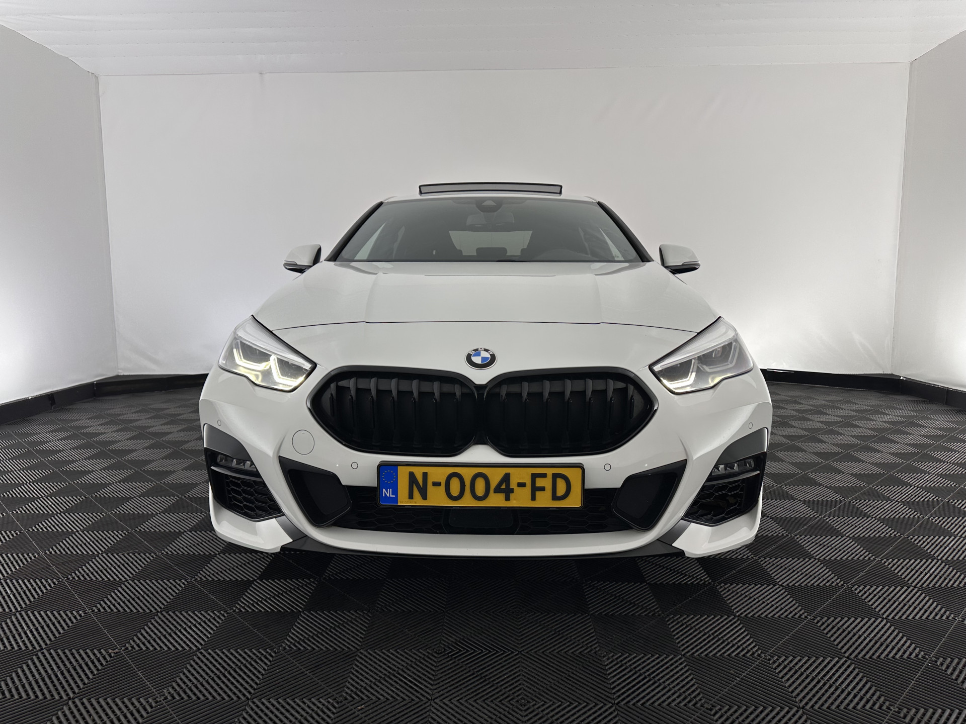 BMW 2-serie Gran Coupé 220i M-Sportpack Business Edition (INCL-BTW) Aut. *PANO | MICROFIBRE-SPORTSEATS | FULL-LED | DIGI-COCKPIT | CAMERA | NAVI-FULLMAP | HIFI-SOUND | DAB+ | ECC | PDC | CRUISE | CARPLAY | KEYLESS | PRIVACYGLASS | 18"ALU*
