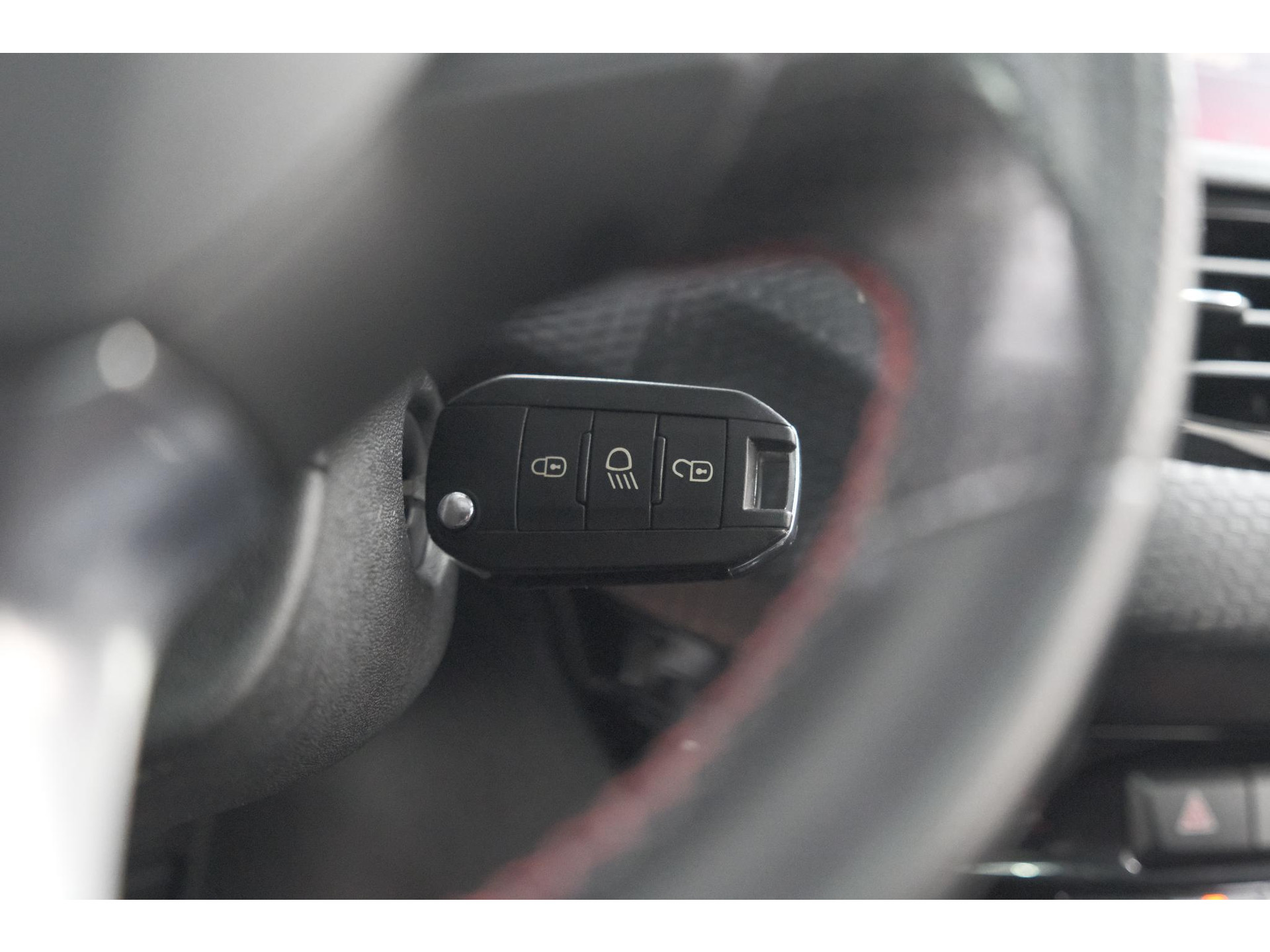 Peugeot 2008 PureTech 110 EAT6 GT | Trekhaak | Camera | Panoramadak | Apple Carplay