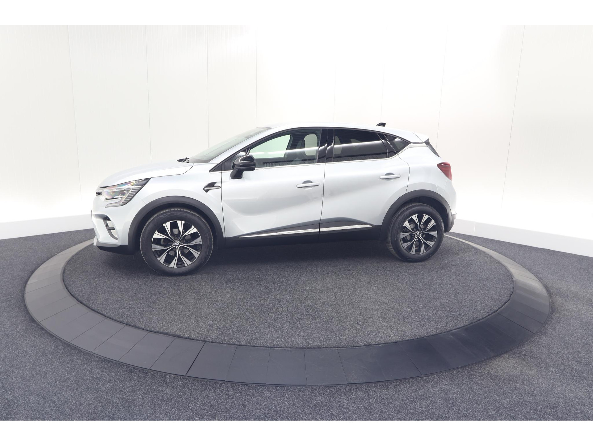 Renault Captur Mild Hybrid 140 EDC Techno | Camera | 9.3 Inch Groot Scherm | Stoelverwarming | Apple Carplay