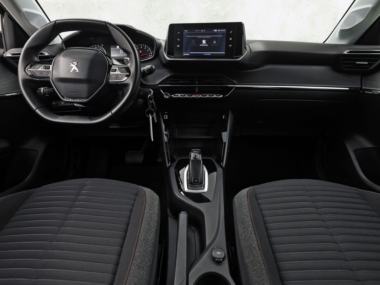 Peugeot 208 1.2 PureTech Sport Automaat (APPLE CARPLAY, KEYLESS, PARKEERSENSOREN, SPORTSTOELEN, CRUISE, LANE ASSIST, NIEUWE APK, NIEUWSTAAT)