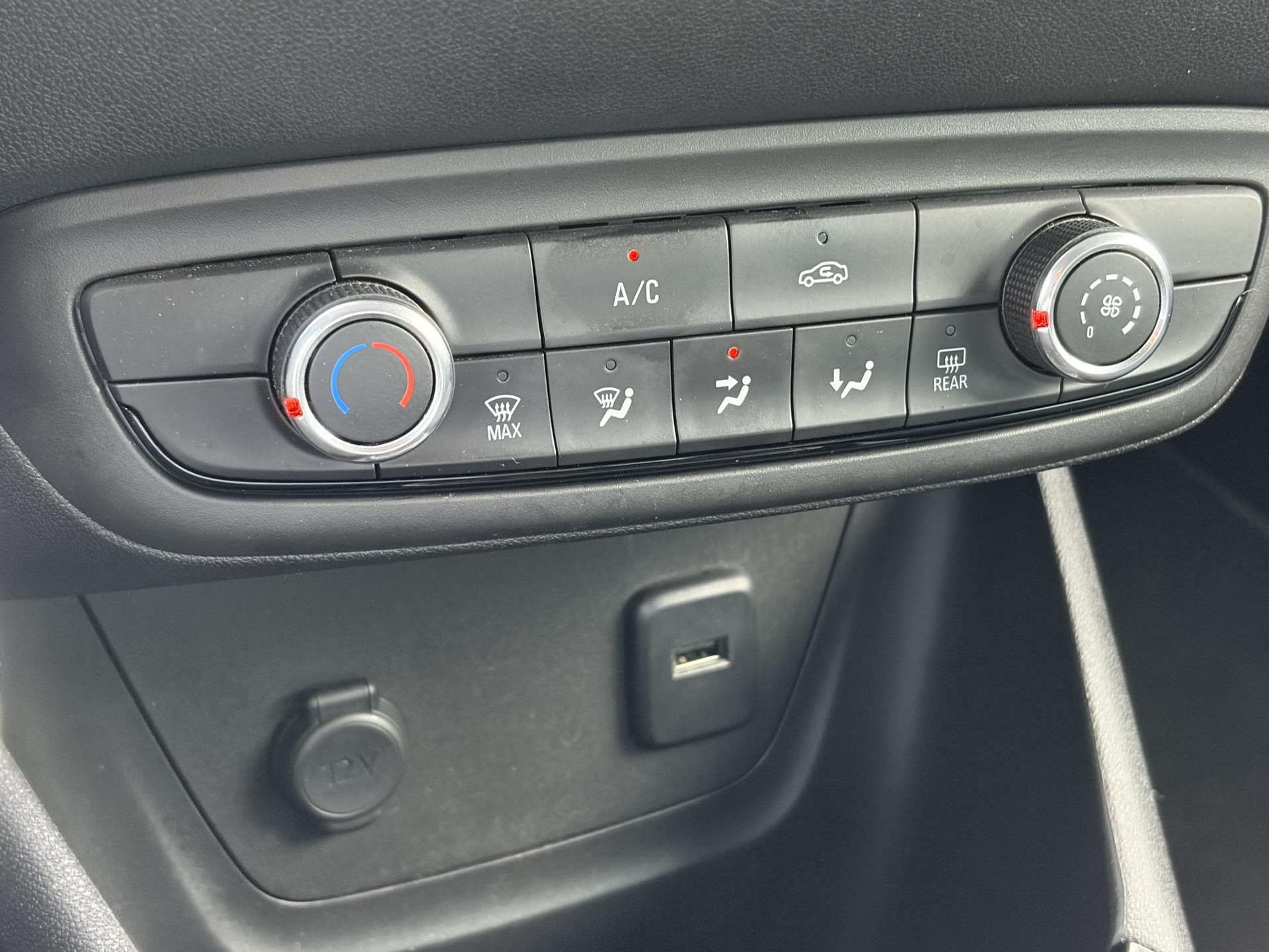 Opel Crossland X 1.2 Turbo 120 Jaar Edition ✓110pk✓D-riem vv in 2025✓2e Eigenaar✓Carplay✓Lm velgen✓N.A.P✓6 Bak✓Airco✓Cruise✓Pdc✓Rijstrooksensor✓Nieuwe Apk bij Aflevering
