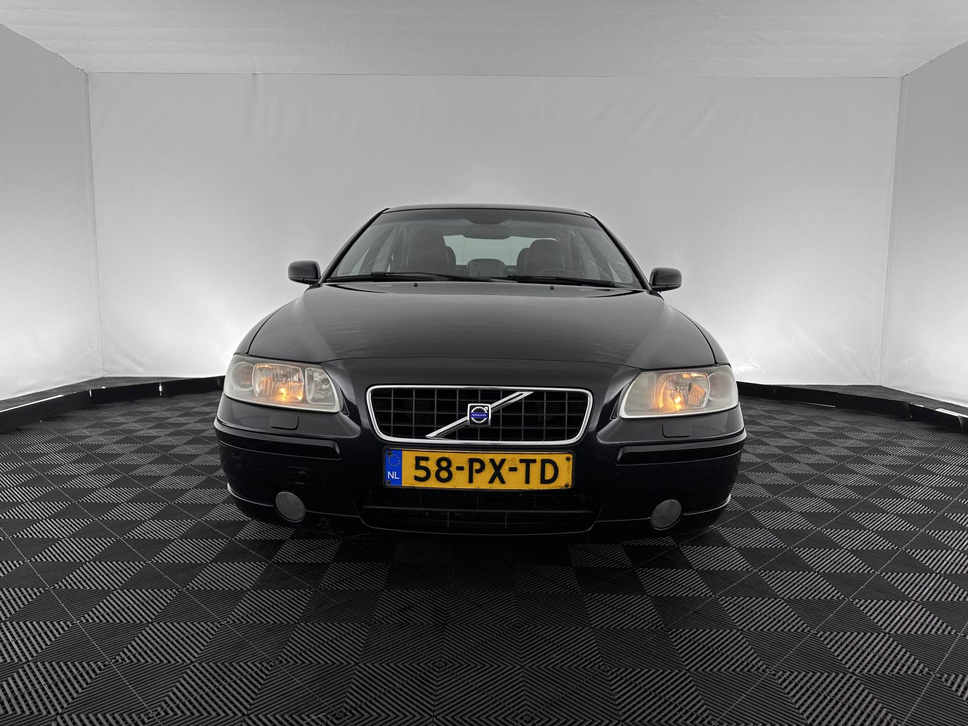 Volvo S60 2.4 D5 Momentum Aut.*NAVI-FULLMAP | LEATHER-FABRIC | ECC | CRUISE | PDC | TOWBAR | HEATED-COMFORTSEATS | 17"ALU*
