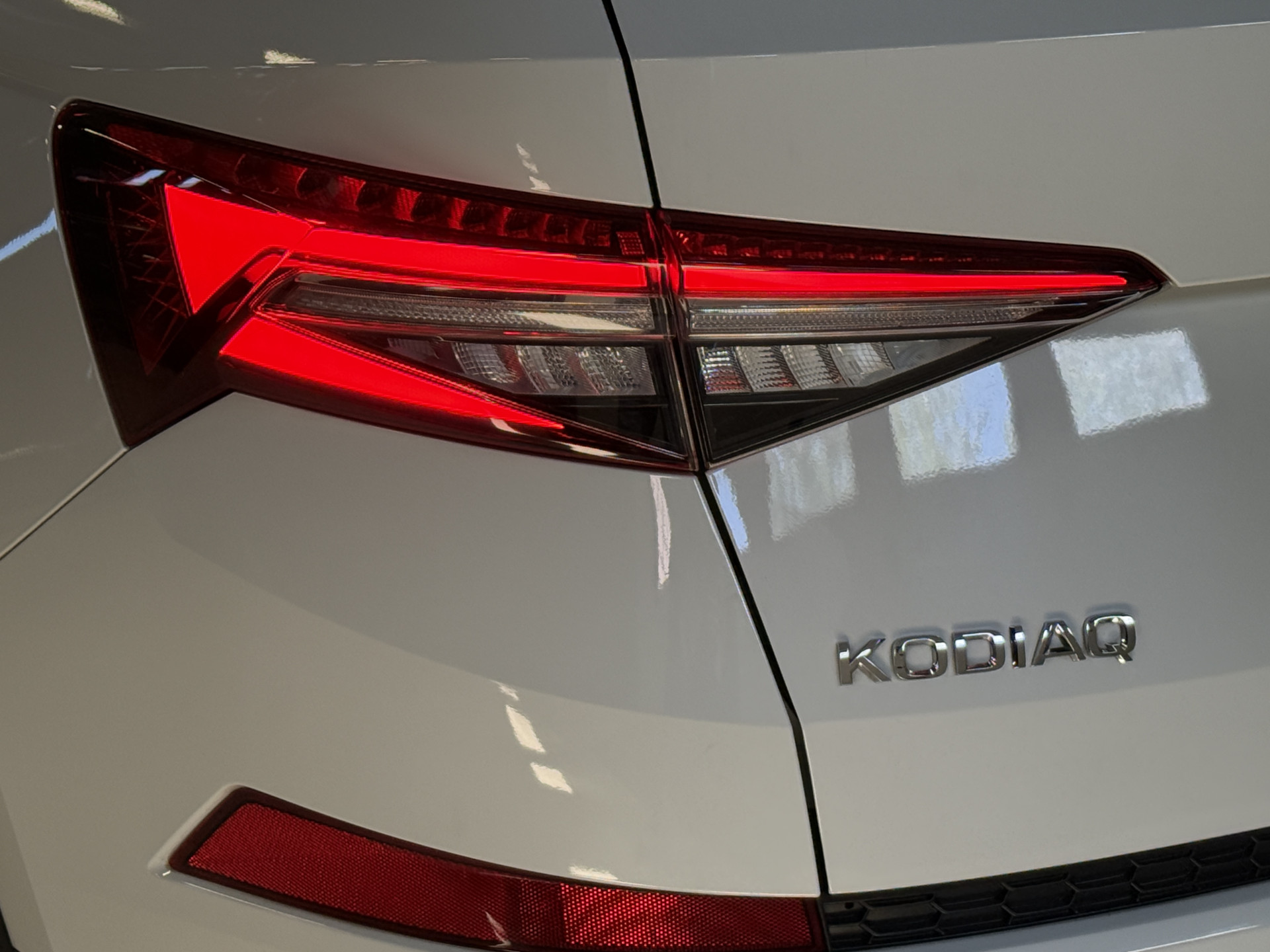 ŠKODA Kodiaq 1.5 TSI Business Edition | Panoramadak | Trekhaak | Apple Carplay | Dakdragers