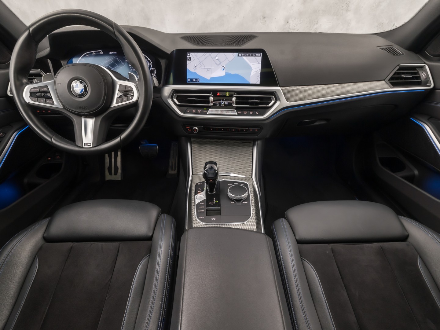 BMW 3 Serie 330e M Sport High Executive 292Pk Automaat (PANORAMADAK, M PAKKET, APPLE CARPLAY, CAMERA, LEDER/ALCANTARA, SFEERVERLICHTING, GETINT GLAS, ELEK ACHTERKLEP, STOELVERWARMING, NIEUWSTAAT)