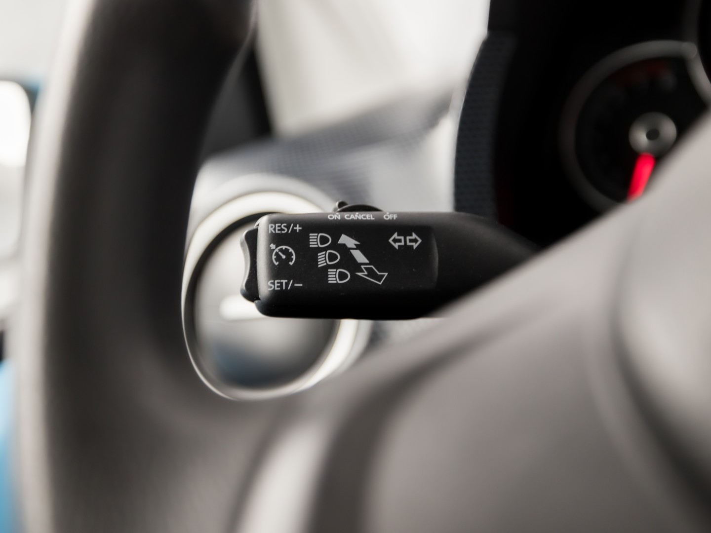 Volkswagen up! 1.0 Sport up! (AIRCO, 5 DEURS, CRUISE, PARKEERSENSOREN, GETINT GLAS, SPORTSTOELEN, LM VELGEN, NIEUWSTAAT)