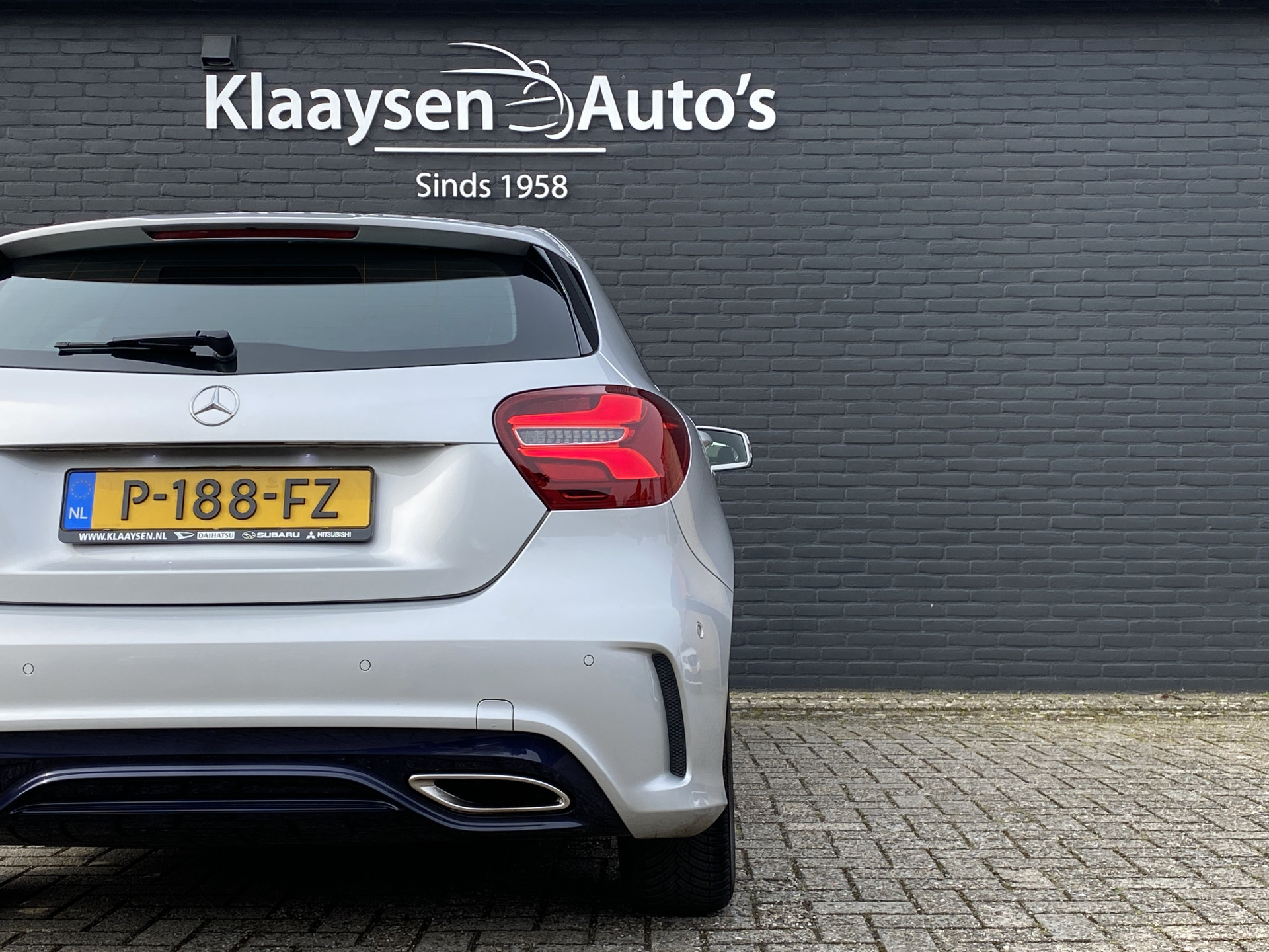 Mercedes-Benz A-klasse 180 Business Solution AMG Edition AUT. | leder/alcantara | 18 inch AMG velgen | navigatie | sportstoelen | sfeerverl.