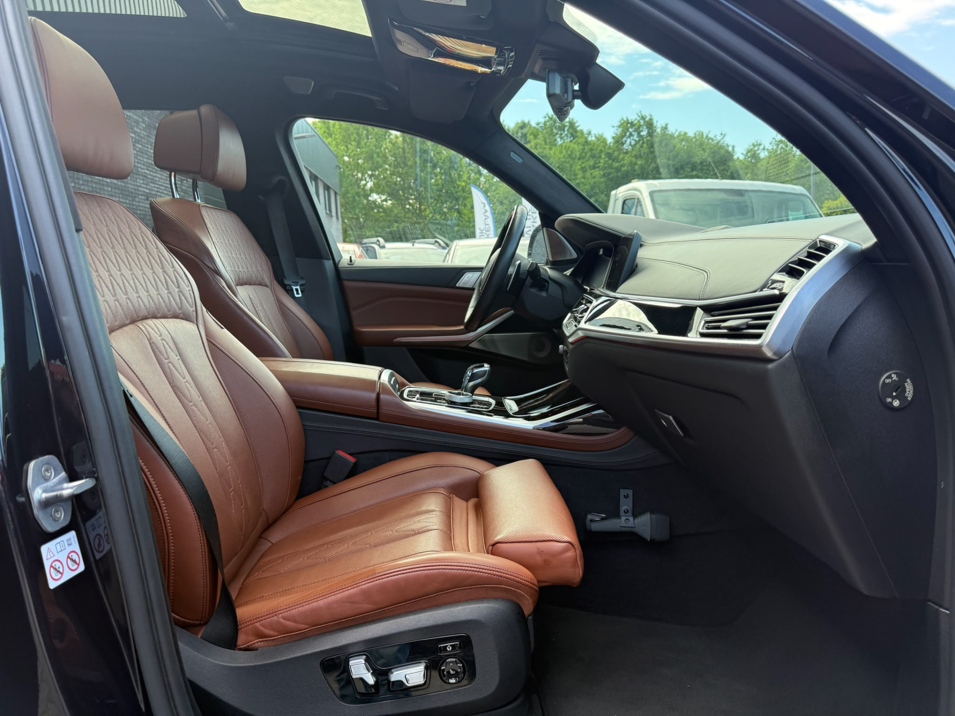 BMW X7 xDrive40i 6p. | 2E EIGENAAR | 3/6/12MND GARANTIE| M-SPORT |PANO | LASER | LED | B&W | MASSAGE | CARPLAY | TREKHAAK | DAB | BOMVOL |