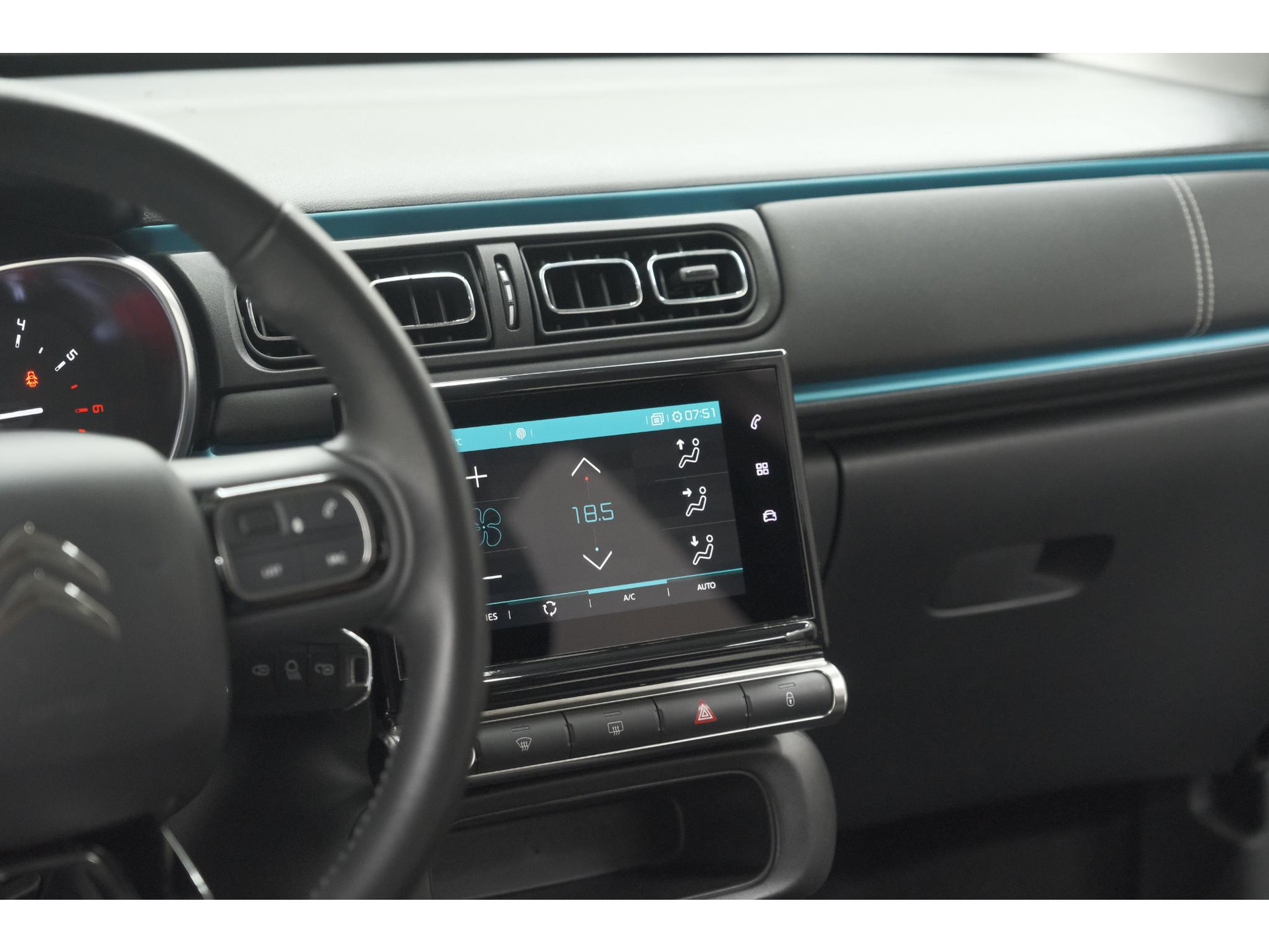 Citroen C3 PureTech 110 EAT6 Shine | Camera | Navigatie | Parkeersensoren | Apple Carplay | 17 Inch Lichtmetalen Velgen