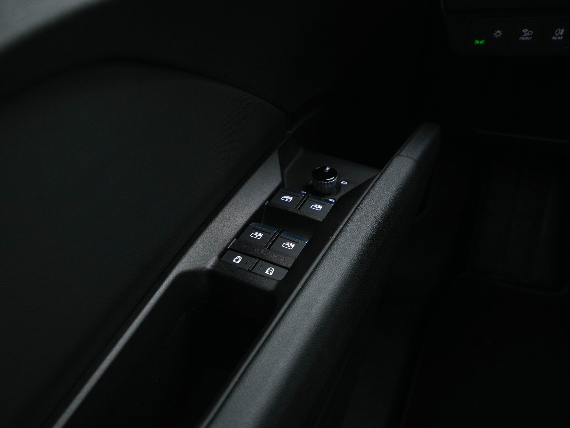 Audi Q4 Sportback e-tron 40 S-Line Edition 77 kWh [ 3-Fase ] {SOH-92%} (INCL-BTW) *HEAT-PUMP | LEATHER-FABRIC | MATRIX-LED | ADAPTIVE-CRUISE | AMBIENT-LIGHT | DIGI-COCKPIT | AUDI-SOUND | DAB+ | KEYLESS | SHIFT-PADDLES | CAMERA | HEATED-SPORTSEATS | 20''AL