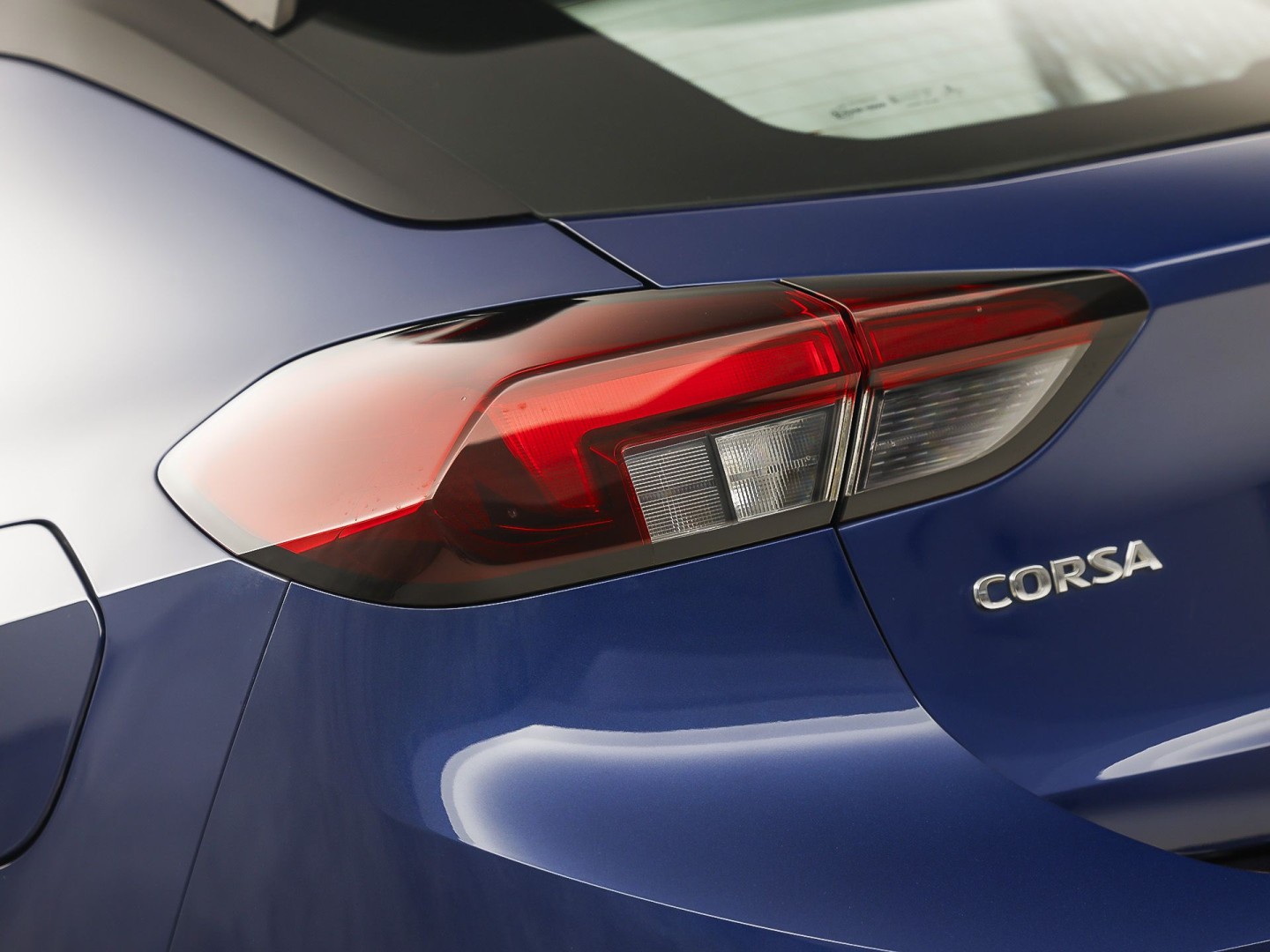 Opel Corsa 1.2 Sport (APPLE CARPLAY, GROOT NAVI, CRUISE, LM VELGEN, SPORTSTOELEN, LANE ASSIST, NIEUWSTAAT)