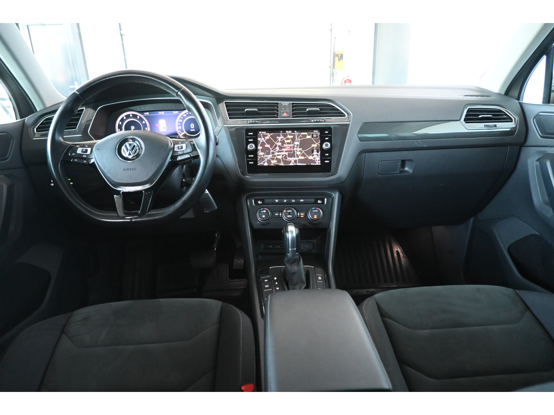 Volkswagen Tiguan 1.4 TSI Automaat 4Motion Highline  Clima Virtual Cockpit Navigatie CarPlay Cruise control Inruil Mogelijk!
