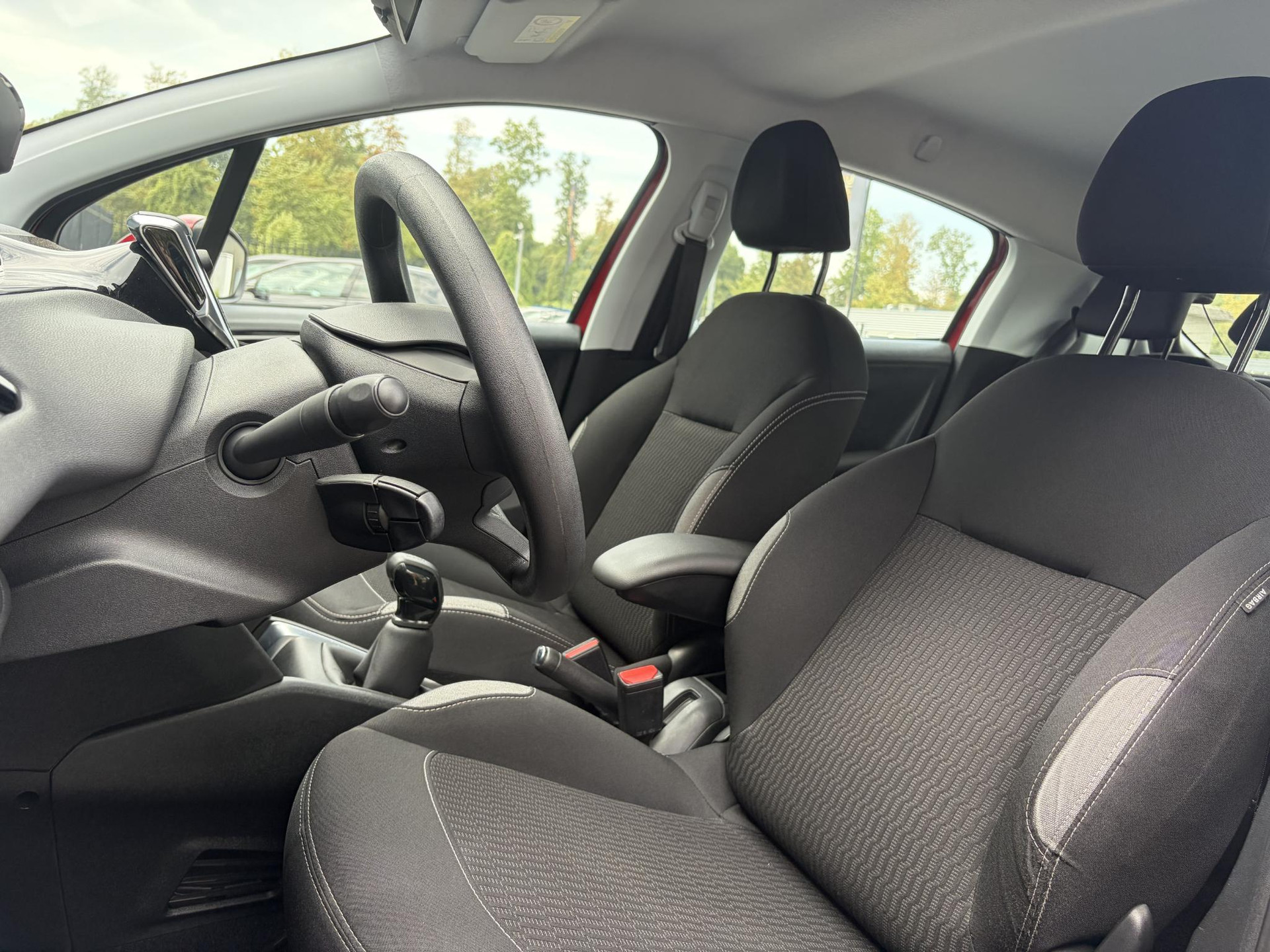 Peugeot 208 1.2 PureTech Blue Lion ✓D-riem vv in 2025✓1e Eigenaar✓Navi✓Carplay✓Trekhaak✓Recent beurt gehad✓Airco✓Cruise✓5 Deurs✓Pdc✓N.A.P✓Apk tot 03-2027