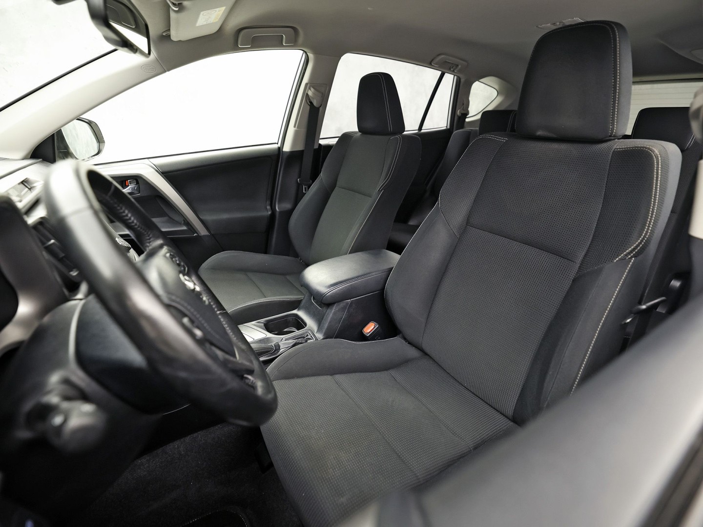 Toyota RAV4 2.5 Hybrid Executive Sport 197Pk Automaat (CAMERA, KEYLESS, GETINT GLAS, SPORTSTOELEN, ELEK PAKKET, NIEUWE APK, NIEUWSTAAT)
