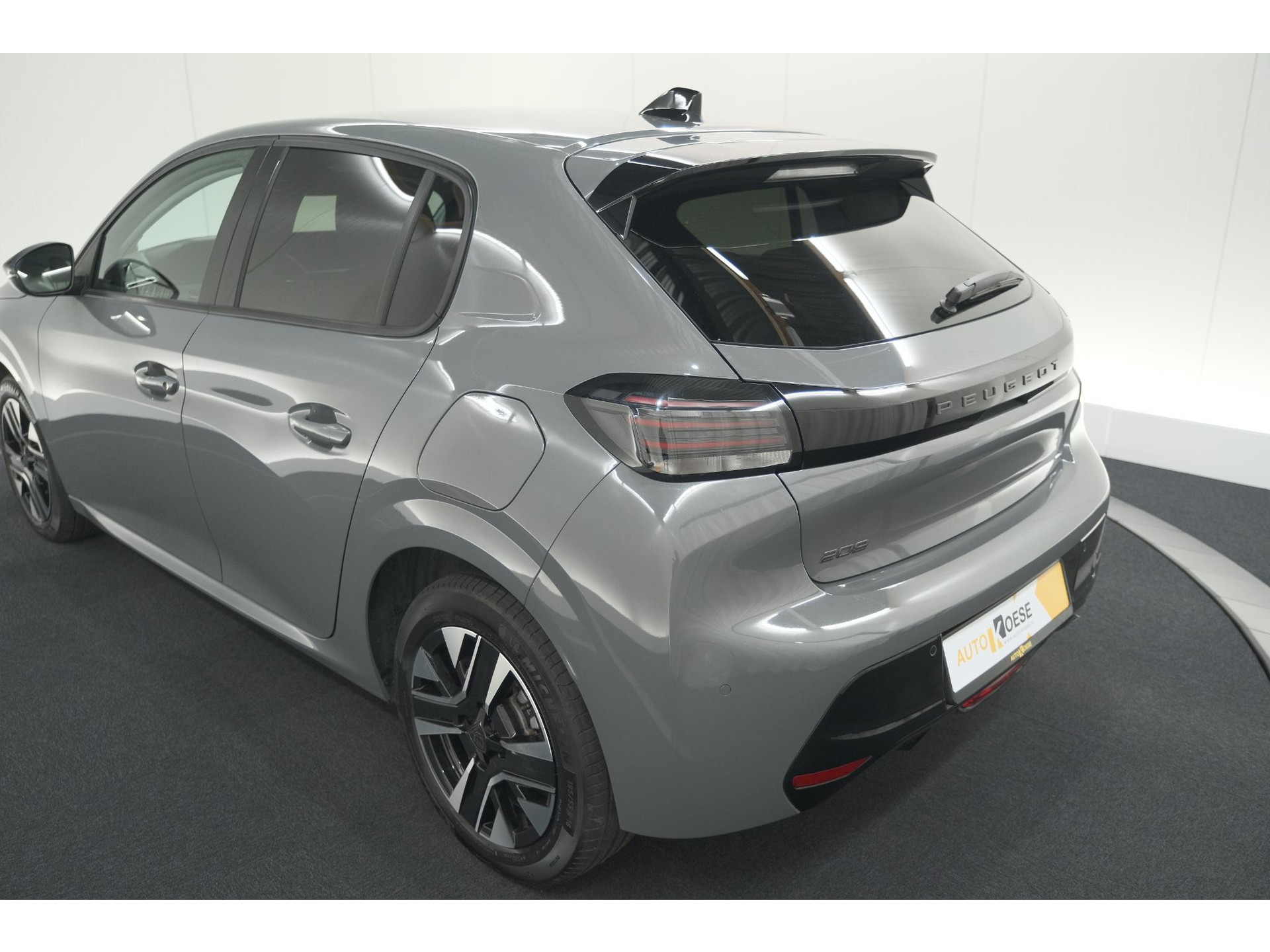 Peugeot 208 PureTech 100 Allure | Apple Carplay | Parkeersensoren | Climate Control