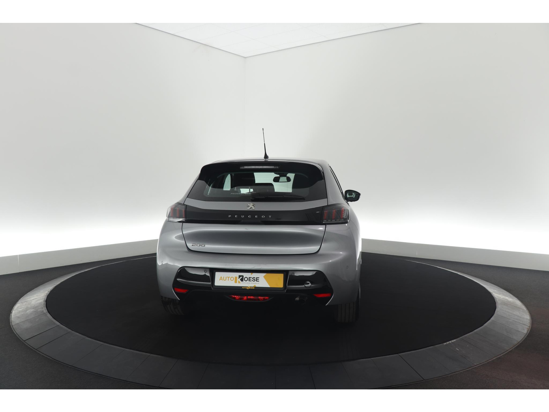 Peugeot 208 PureTech 100 EAT8 Allure | Parkeersensoren | Stoelverwarming | Apple Carplay | Climate Control