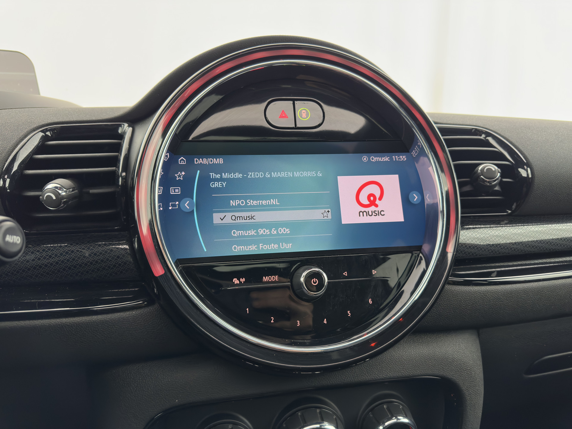 MINI Mini Clubman 2.0 Cooper S ALL4  Premier Plus JCW (INCL-BTW) Aut * PANO | LEATHER | FULL-LED | HEATED-SPORTSEATS | DIGI-COCKPIT | AMBIENT-LIGHT | PRIVACY-GLASS | HEAD-UP | PDC | CAMERA | DAB  | KEYLESS | TOWBAR | 18"ALU*