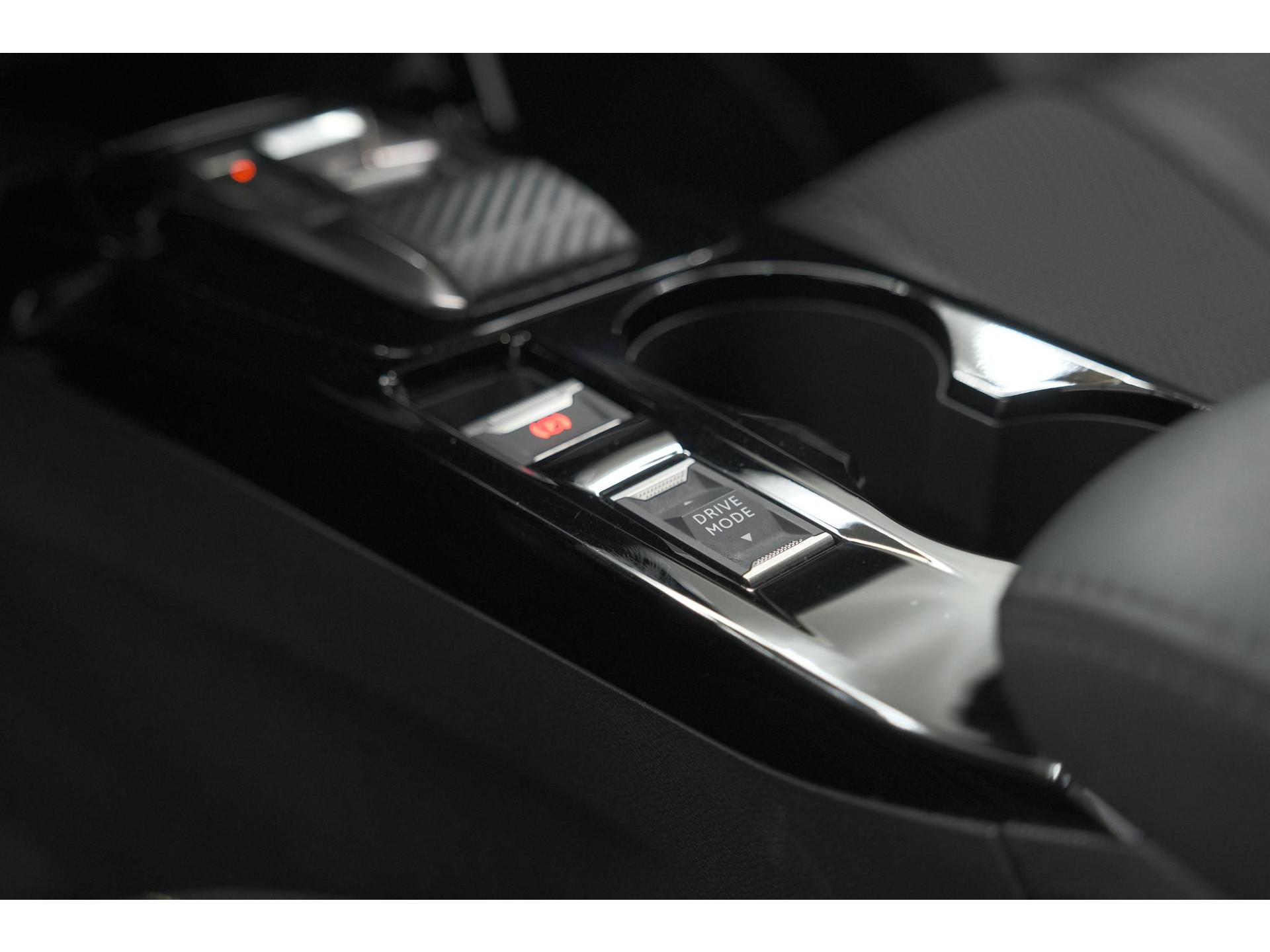 Peugeot e-2008 EV GT Avantage 54 kWh | 96.8% SOH | 11 KW Lader | 360 Camera | Panoramadak | Dodehoekdetectie